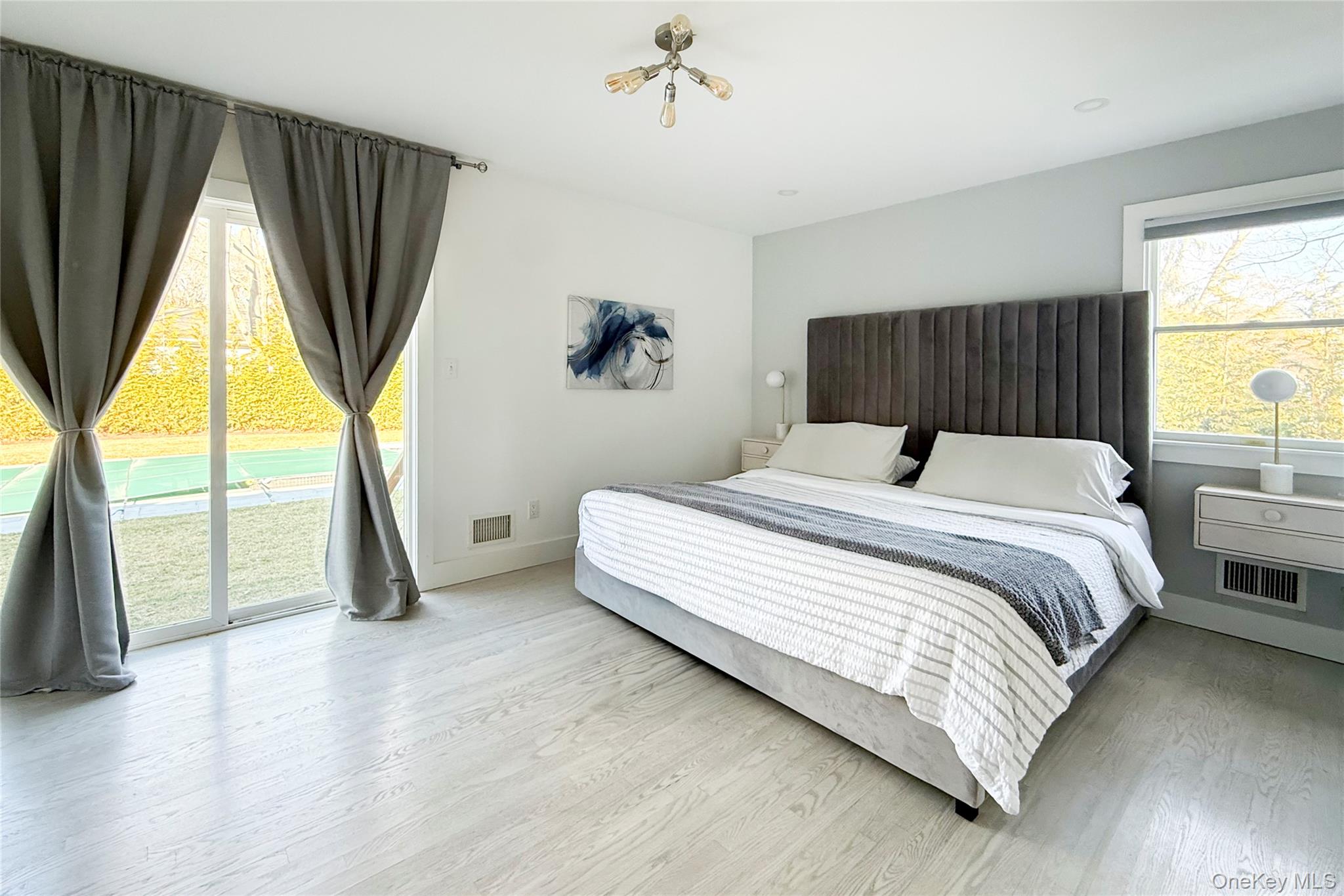 #11 photo, 121 Ponquogue Avenue, Саффолк ‖ Hampton Bays , NY 11946