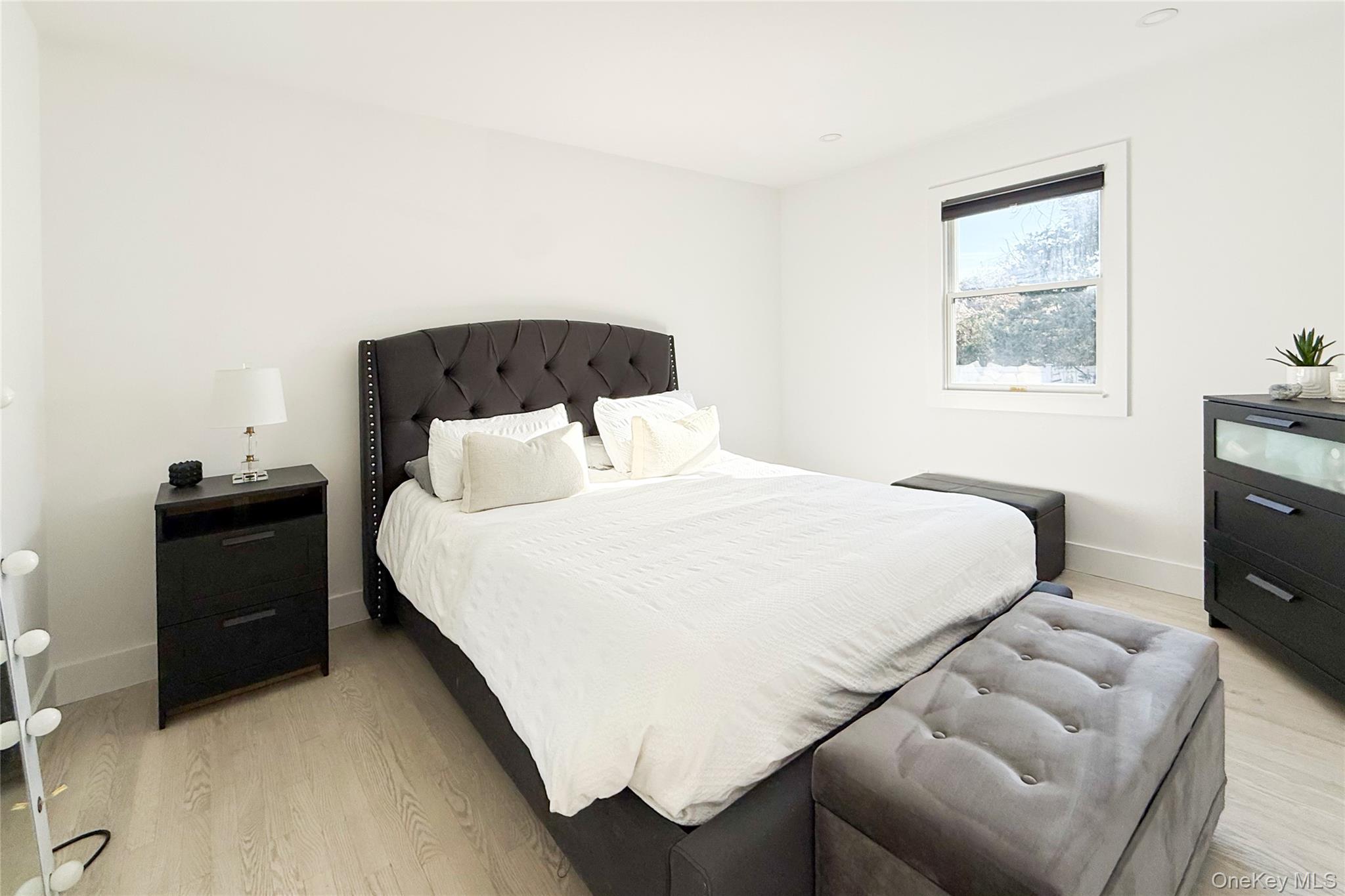 #13 photo, 121 Ponquogue Avenue, Саффолк ‖ Hampton Bays , NY 11946