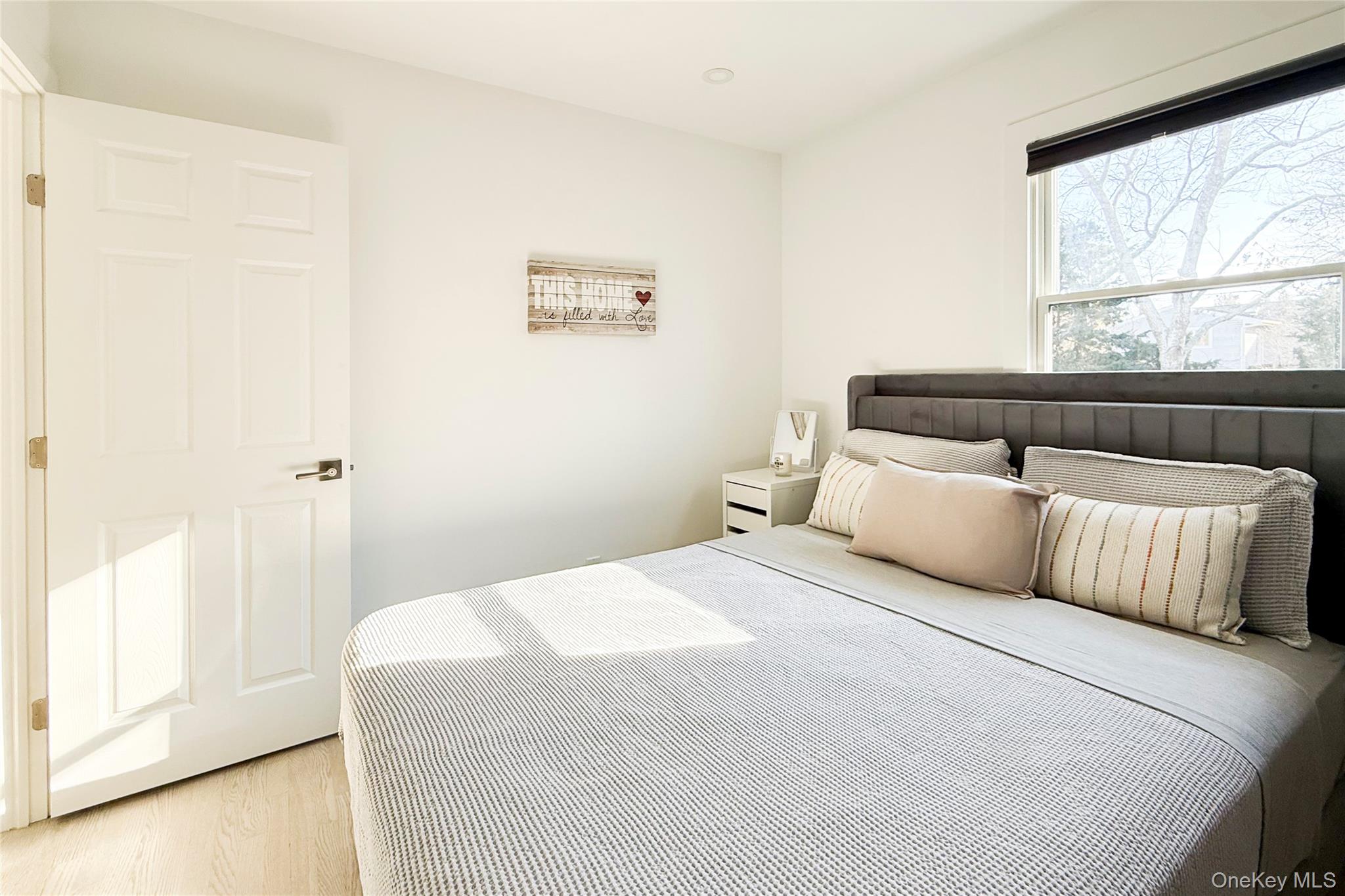 #14 photo, 121 Ponquogue Avenue, Саффолк ‖ Hampton Bays , NY 11946