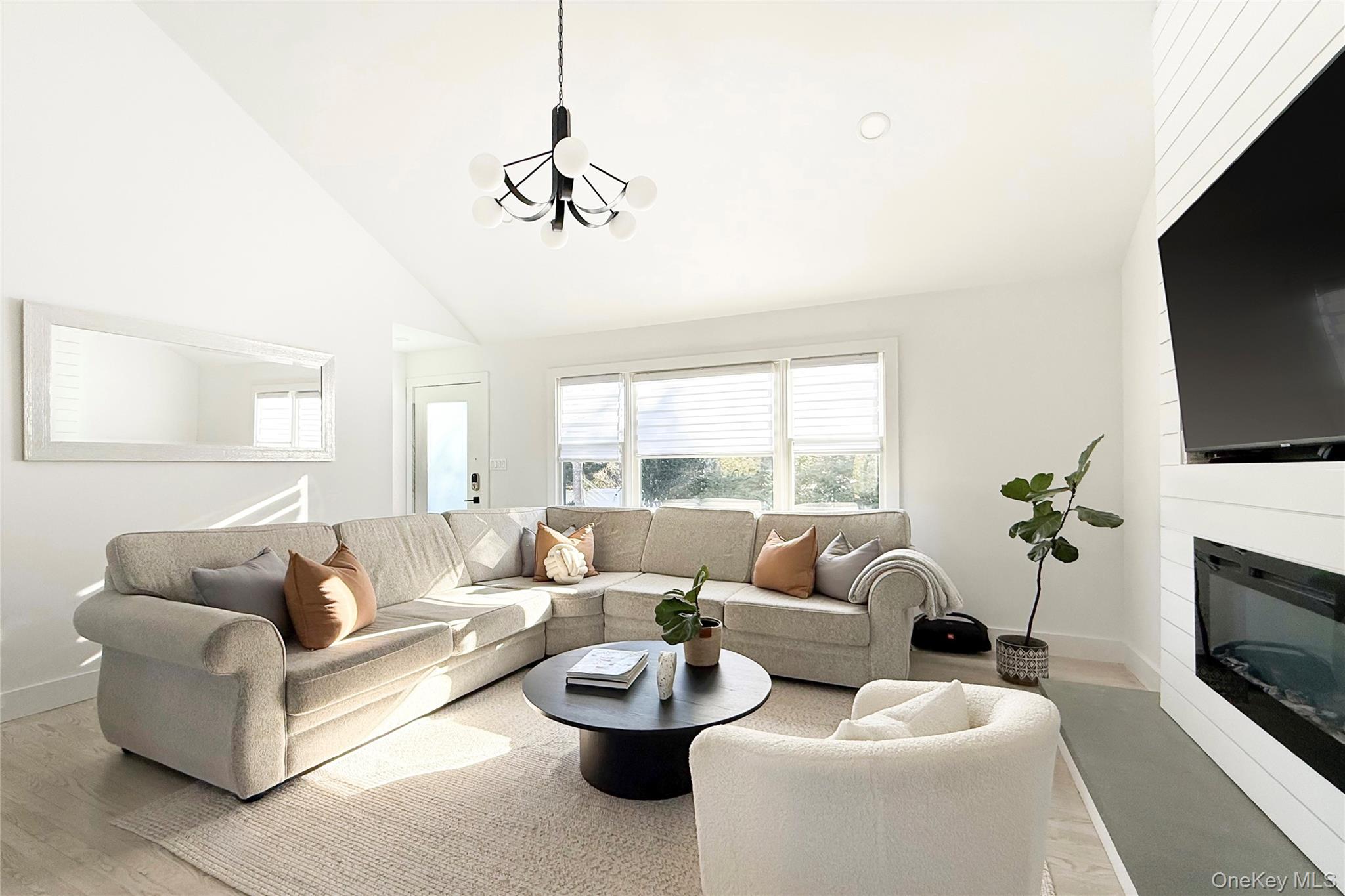 #4 photo, 121 Ponquogue Avenue, Саффолк ‖ Hampton Bays , NY 11946