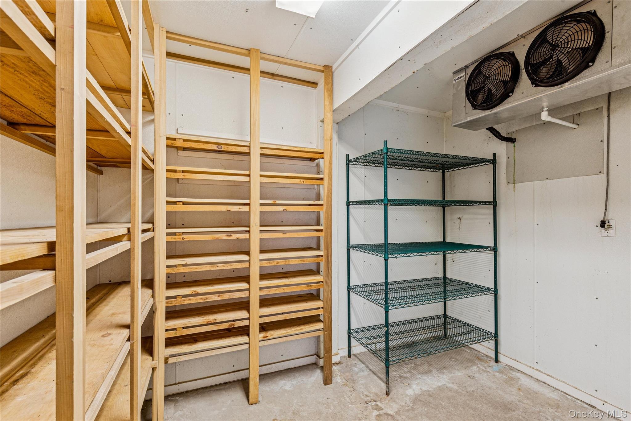 #13 photo, 250 Main Road, מחוז סאפוק Riverhead , NY 11901