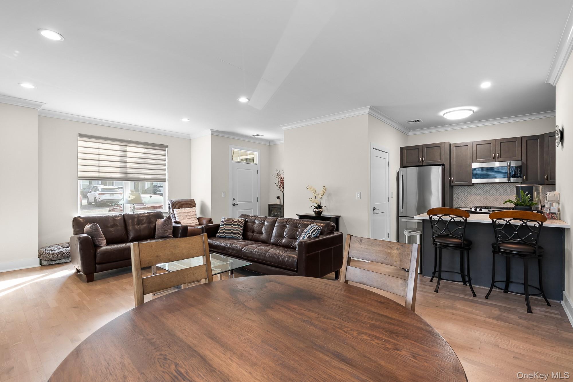 #5 photo, 709 Breton Way, Нассау ‖ Glen Cove , NY 11542