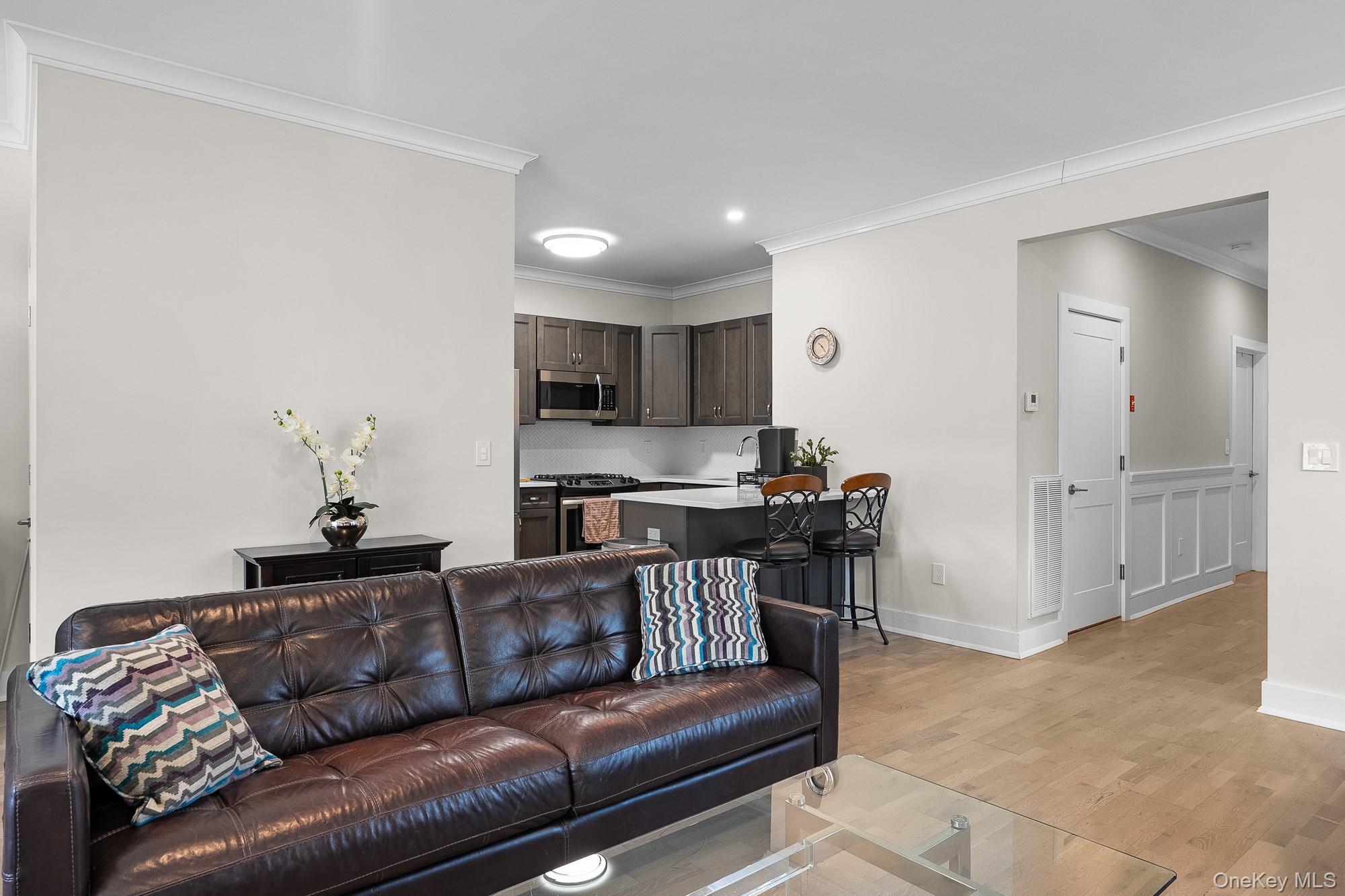 #6 photo, 709 Breton Way, Нассау ‖ Glen Cove , NY 11542