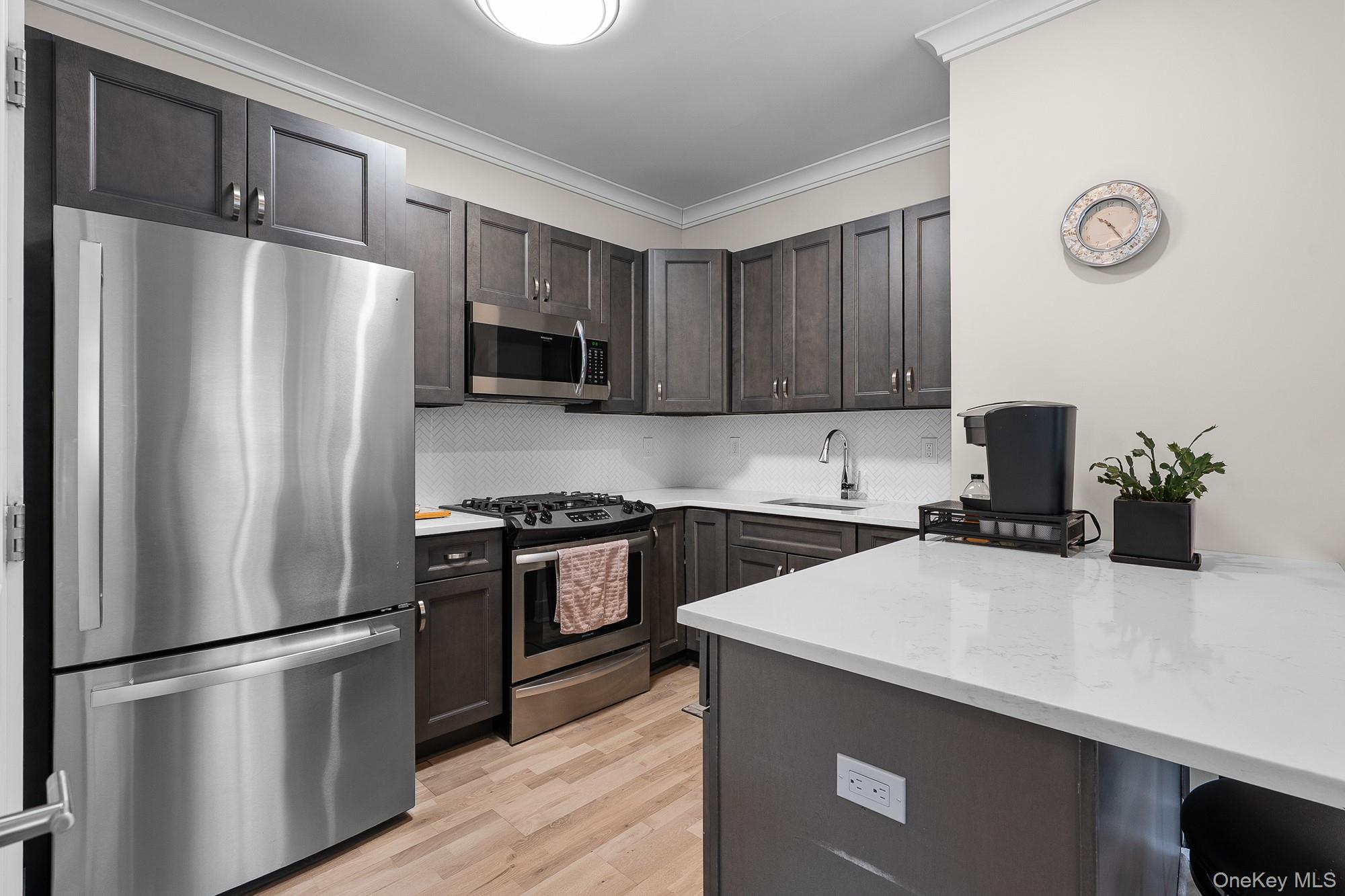 #7 photo, 709 Breton Way, Нассау ‖ Glen Cove , NY 11542