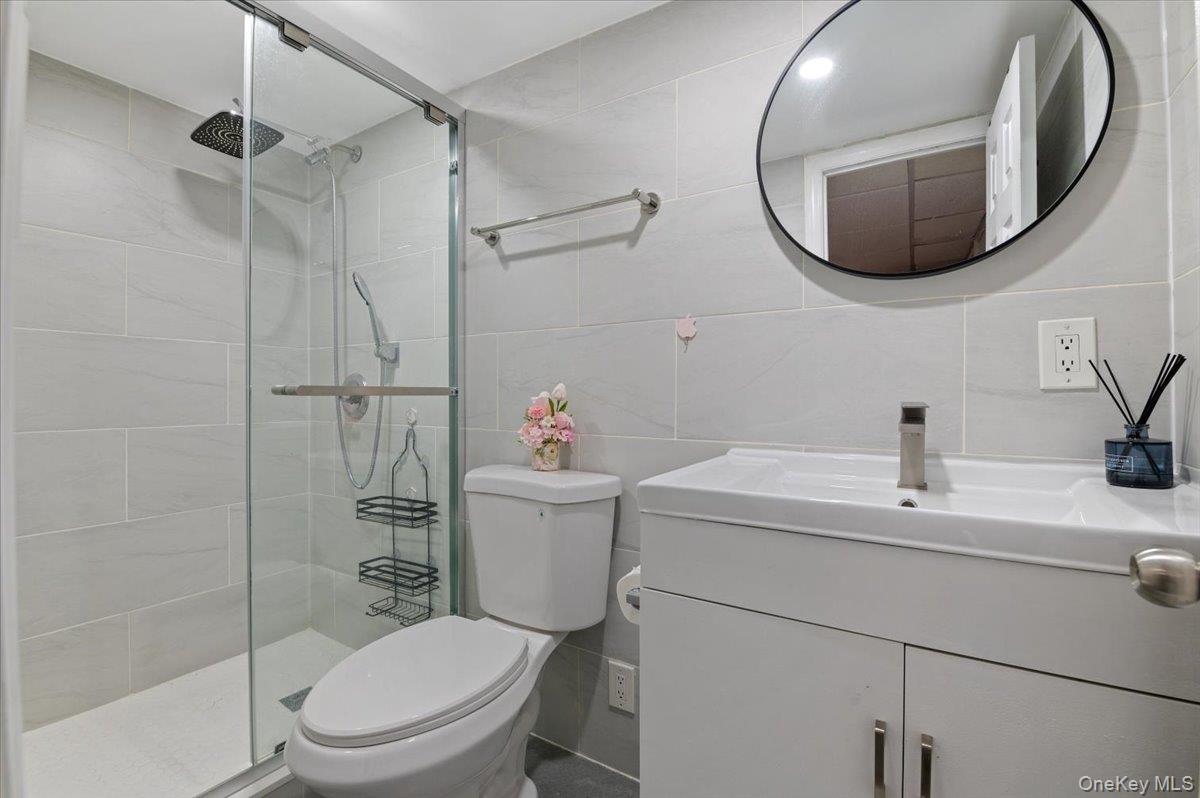 #11 photo, 45 Pickwick Drive, Syosset , NY 11791