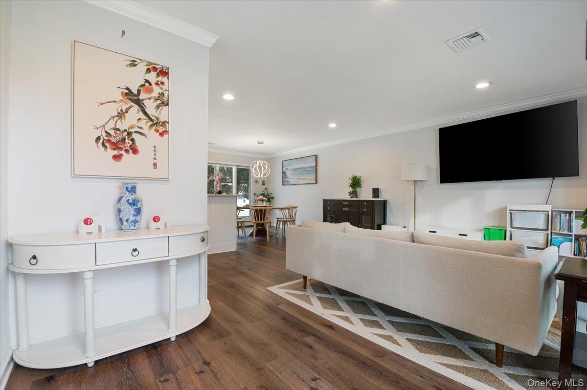 #2 photo, 45 Pickwick Drive, Syosset , NY 11791