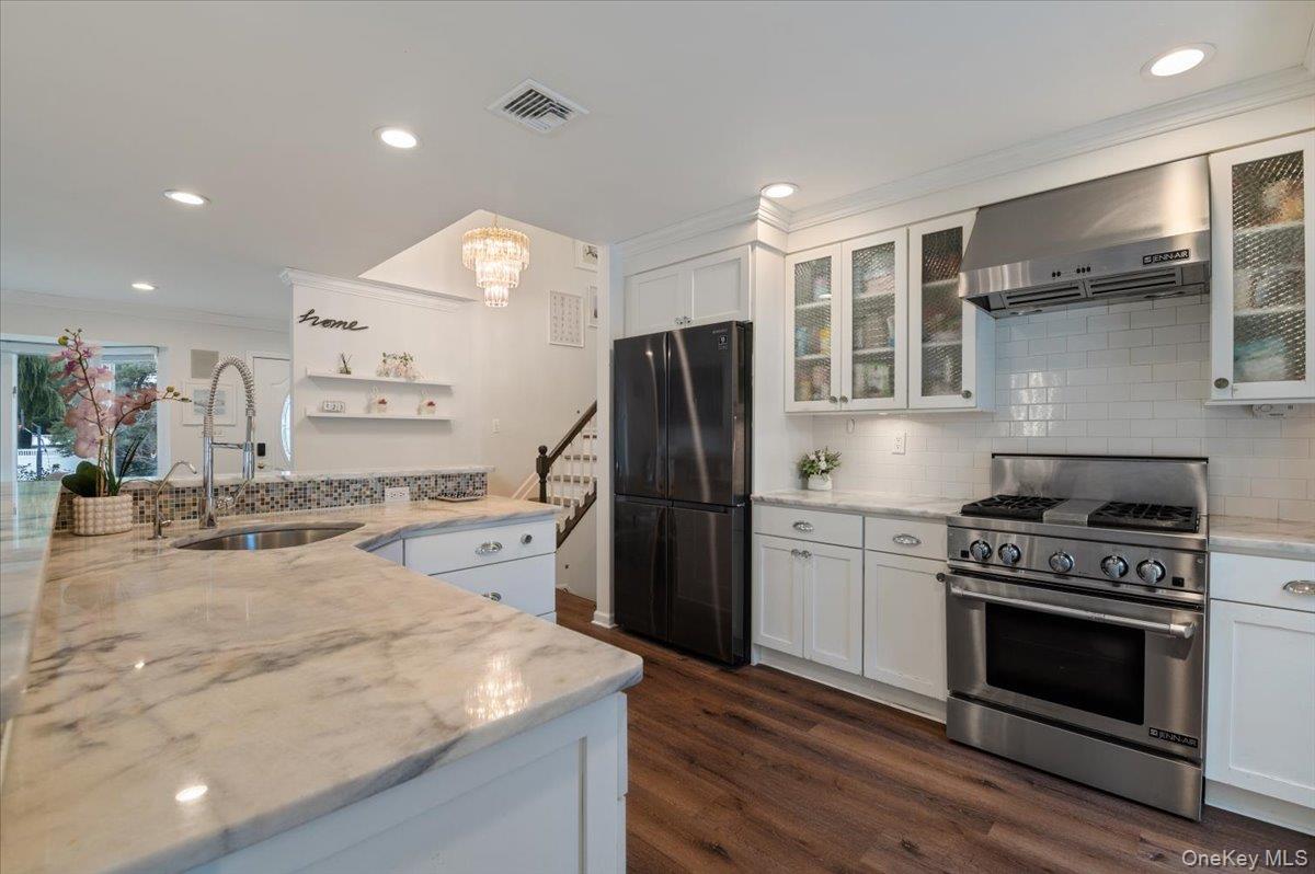 #5 photo, 45 Pickwick Drive, Syosset , NY 11791