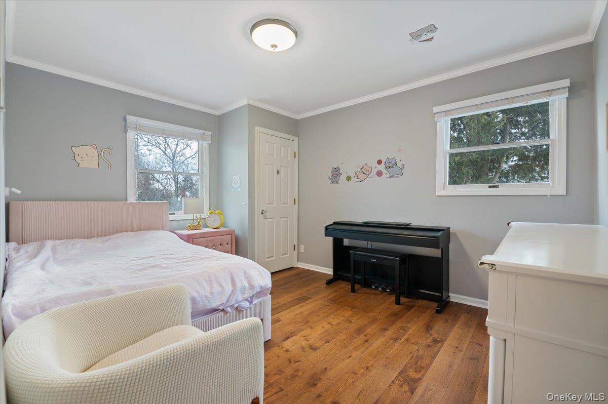 #9 photo, 45 Pickwick Drive, Syosset , NY 11791