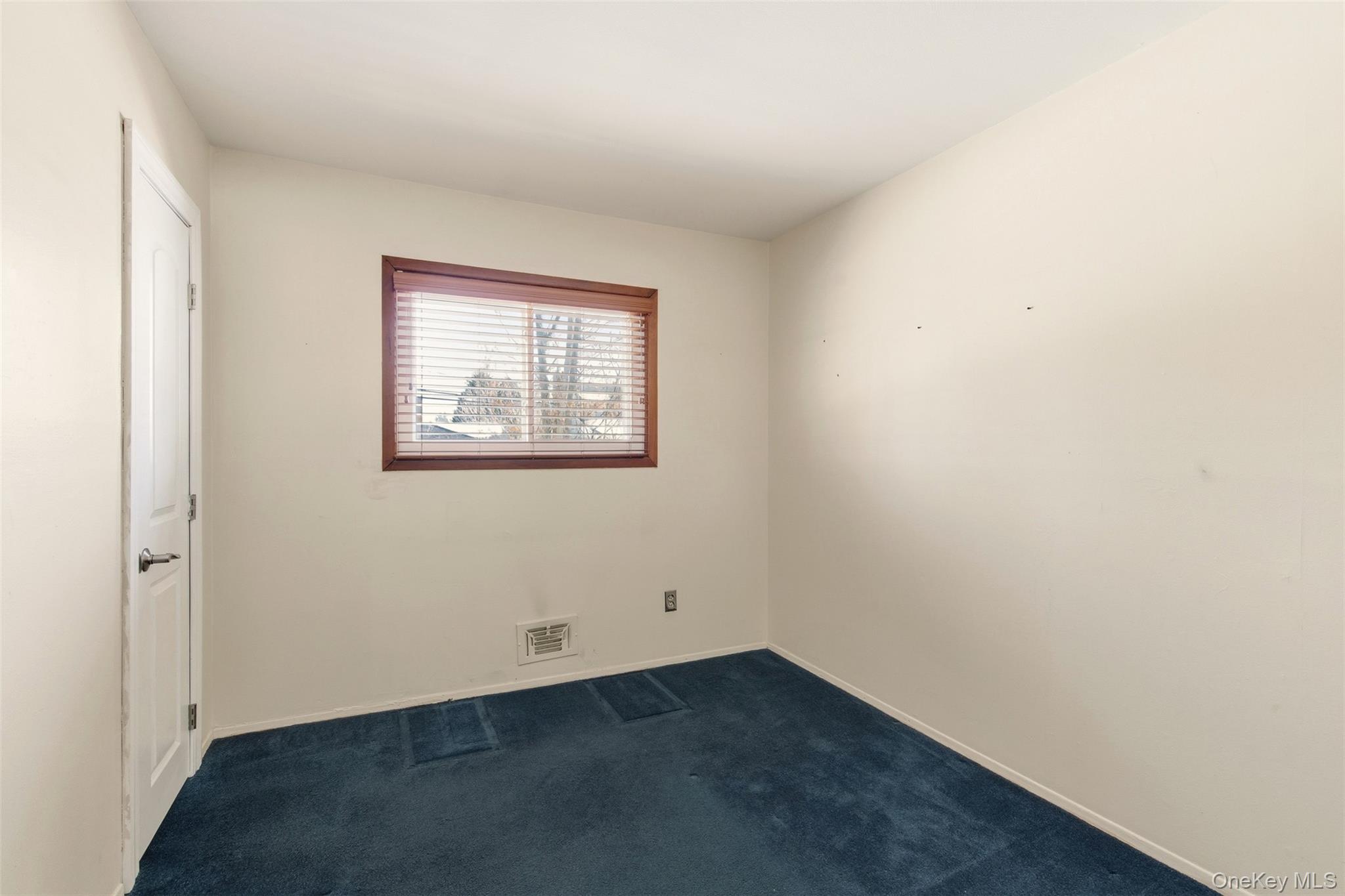 #15 photo, 25 Rogers Lane, מחוז סאפוק Smithtown , NY 11787