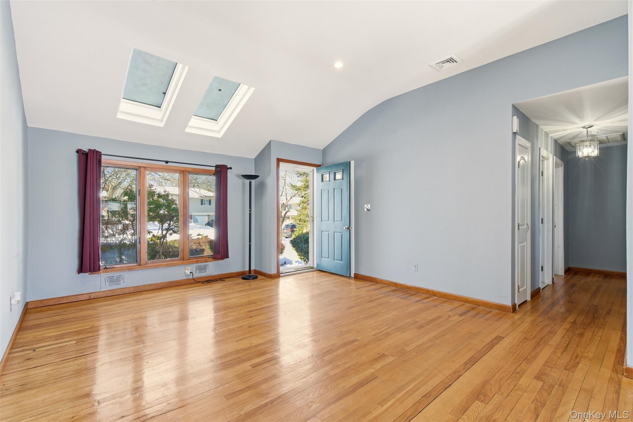 #5 photo, 25 Rogers Lane, מחוז סאפוק Smithtown , NY 11787