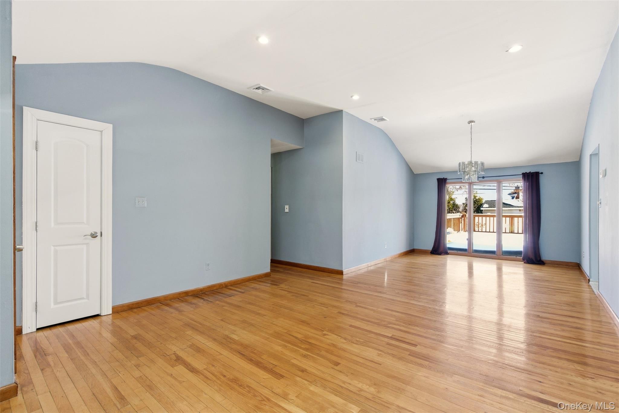 #6 photo, 25 Rogers Lane, מחוז סאפוק Smithtown , NY 11787