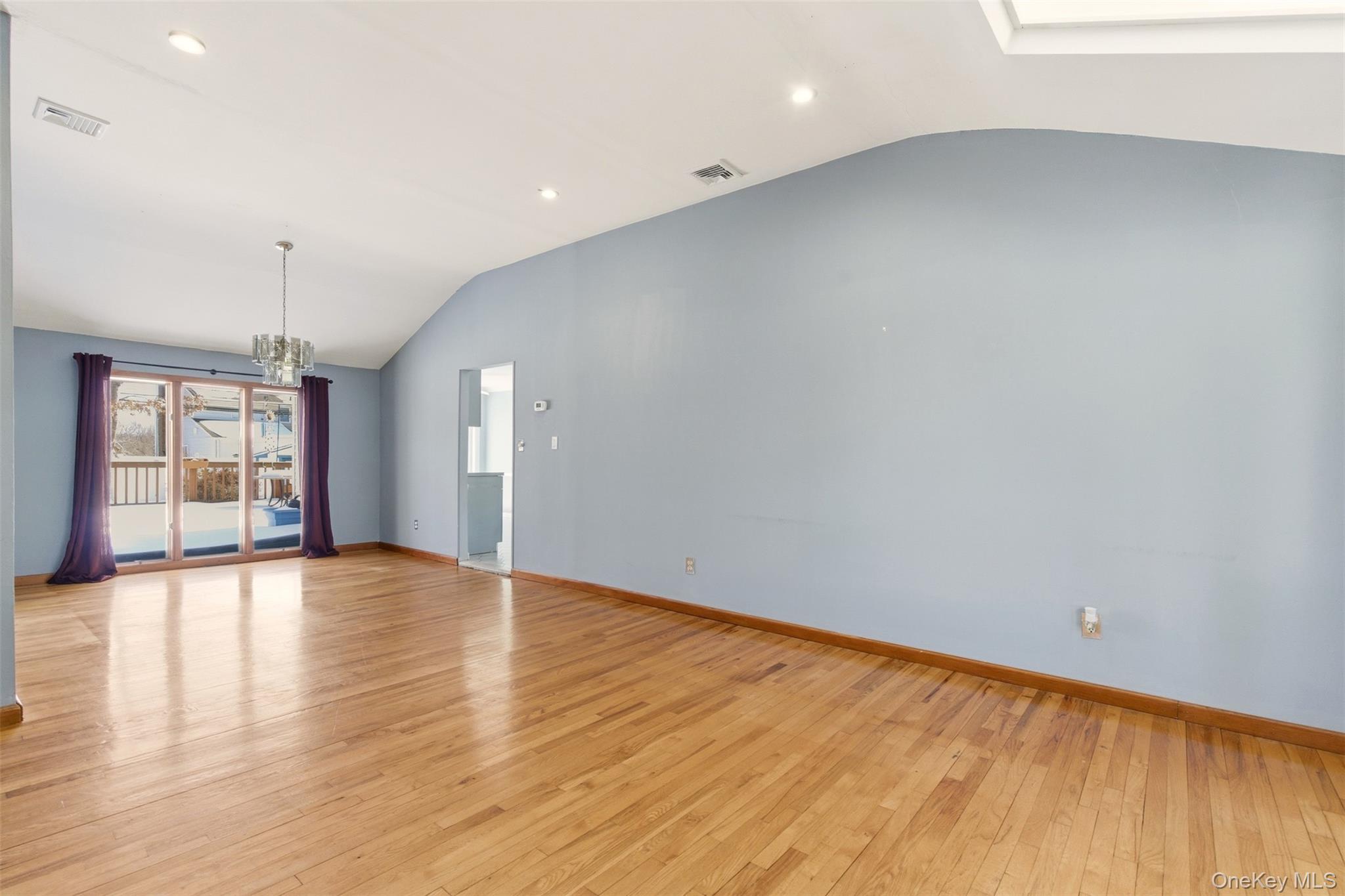 #7 photo, 25 Rogers Lane, מחוז סאפוק Smithtown , NY 11787