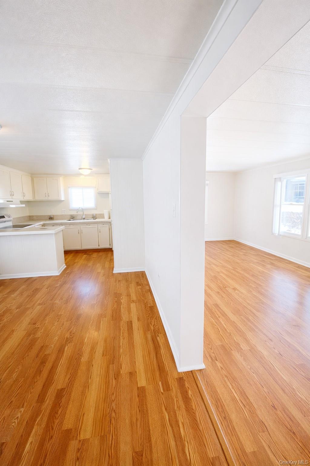 #2 photo, 1661 Old Country Road, Саффолк ‖ Riverhead , NY 11901