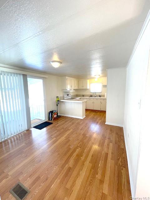 #4 photo, 1661 Old Country Road, Саффолк ‖ Riverhead , NY 11901