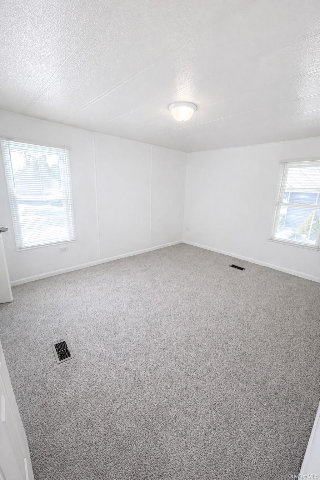 #6 photo, 1661 Old Country Road, Саффолк ‖ Riverhead , NY 11901