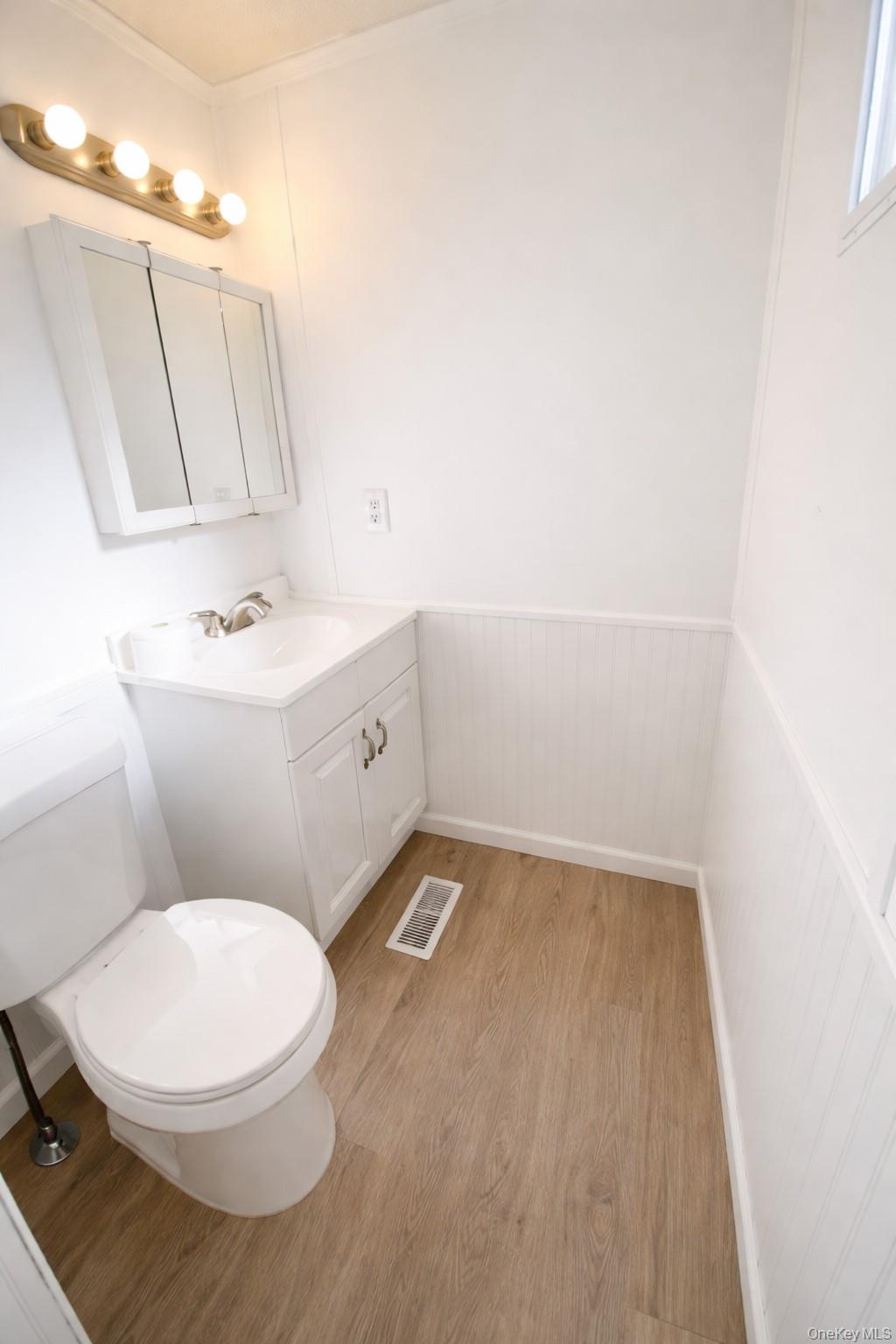 #8 photo, 1661 Old Country Road, Саффолк ‖ Riverhead , NY 11901