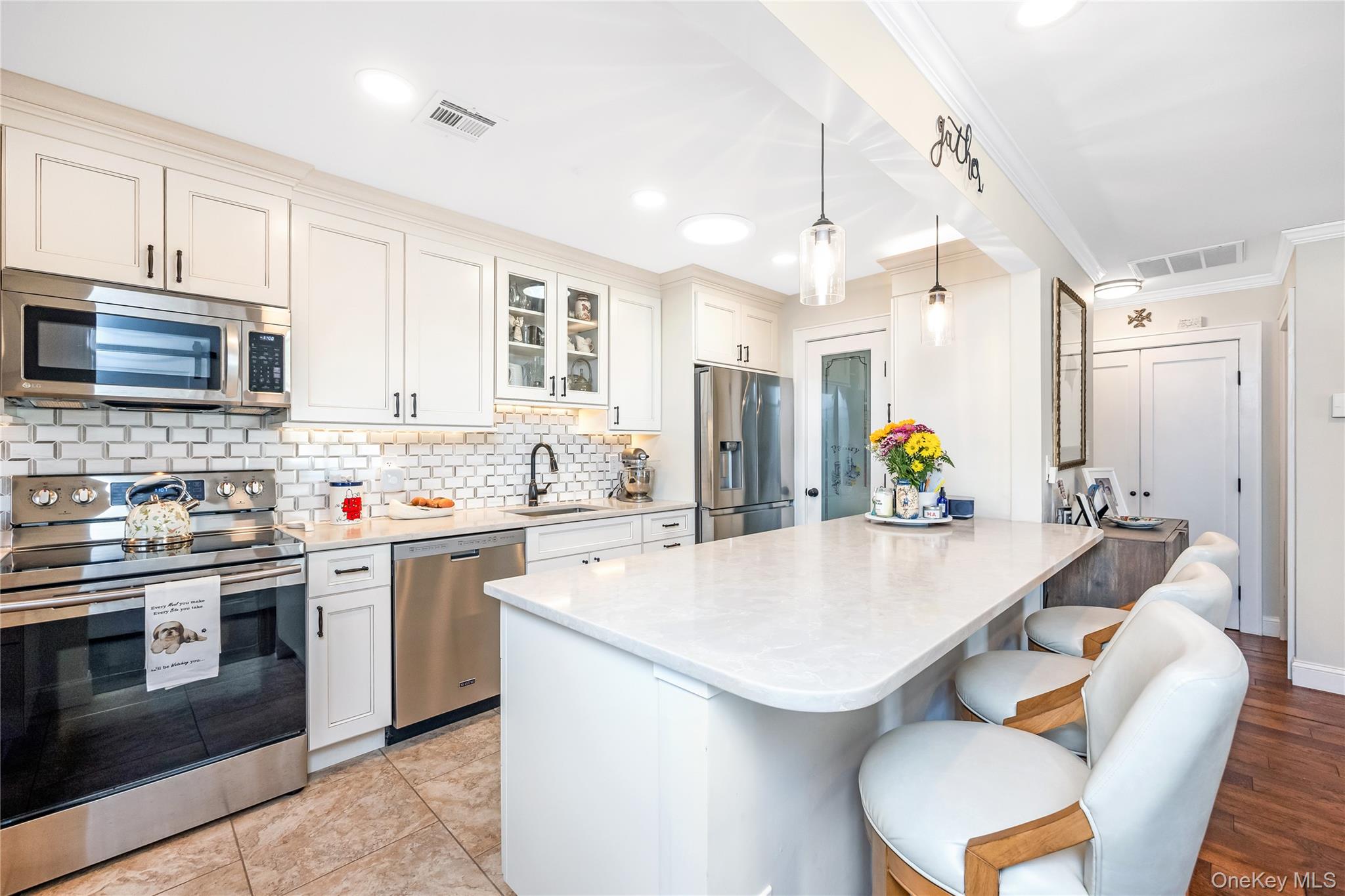 #1 photo, 203 Cabot Court, מחוז סאפוק Saint James , NY 11780