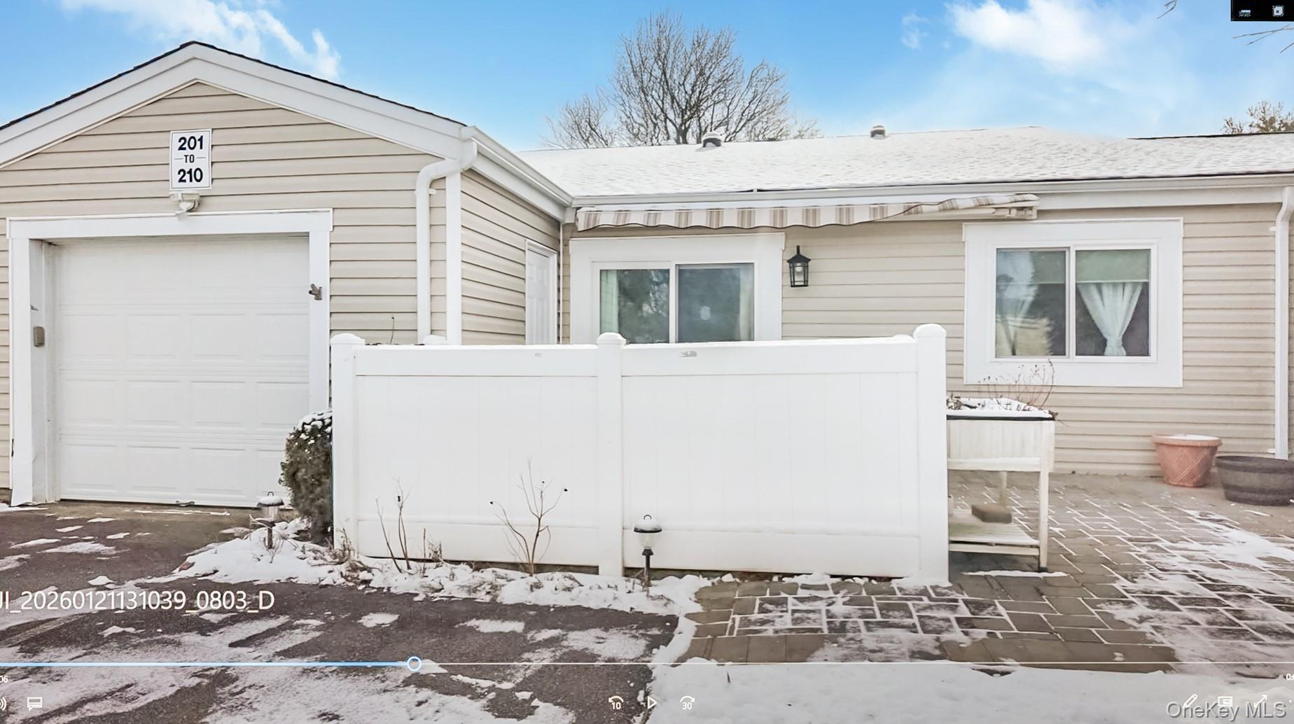 #11 photo, 203 Cabot Court, מחוז סאפוק Saint James , NY 11780