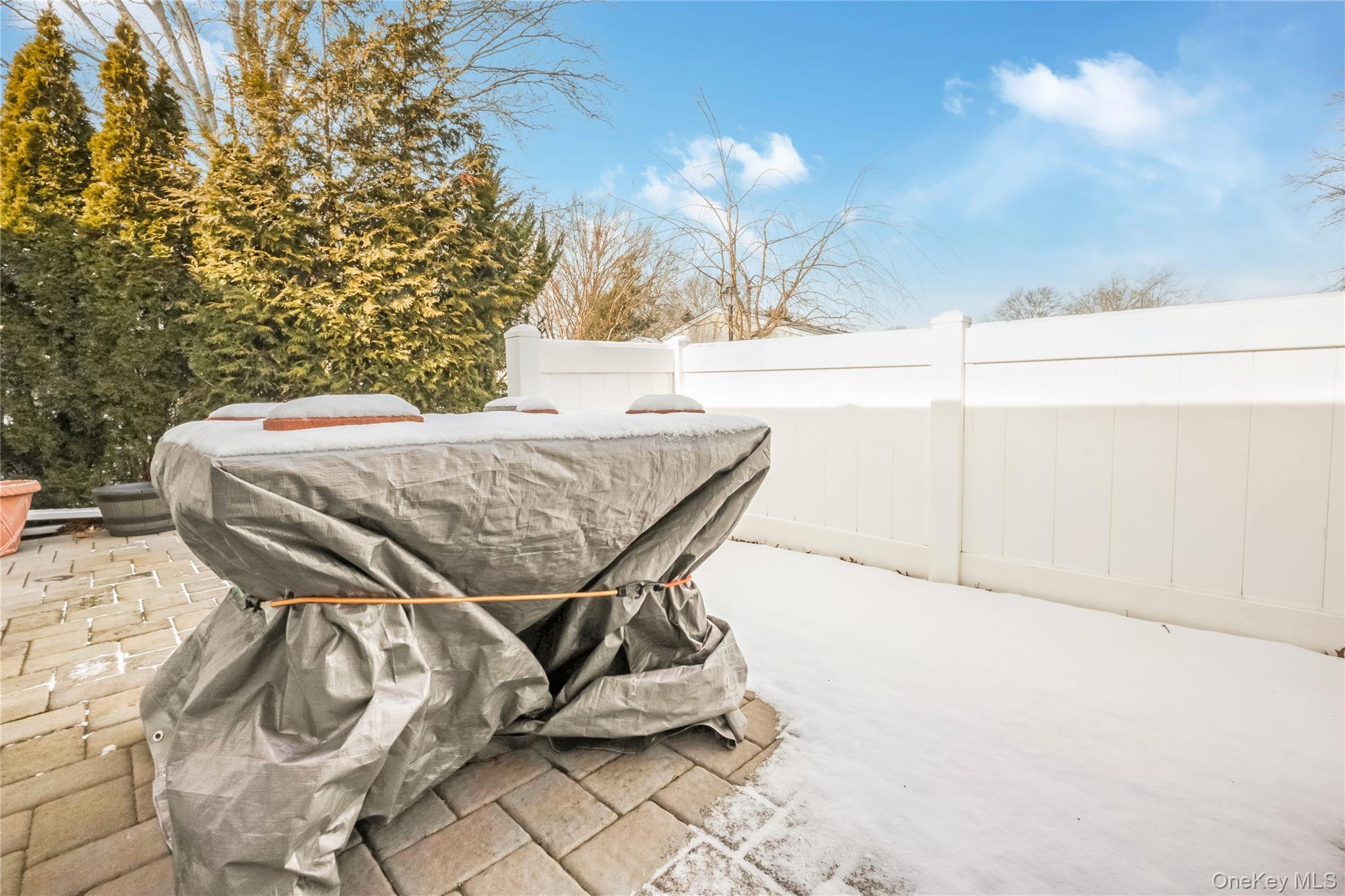 #12 photo, 203 Cabot Court, מחוז סאפוק Saint James , NY 11780