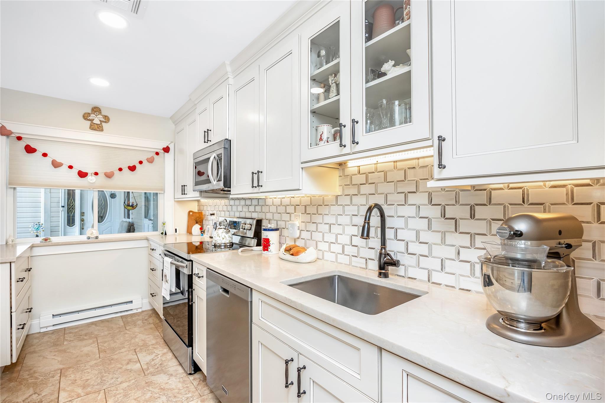 #3 photo, 203 Cabot Court, מחוז סאפוק Saint James , NY 11780