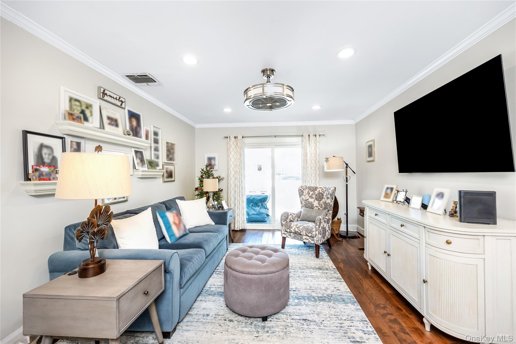 #5 photo, 203 Cabot Court, מחוז סאפוק Saint James , NY 11780