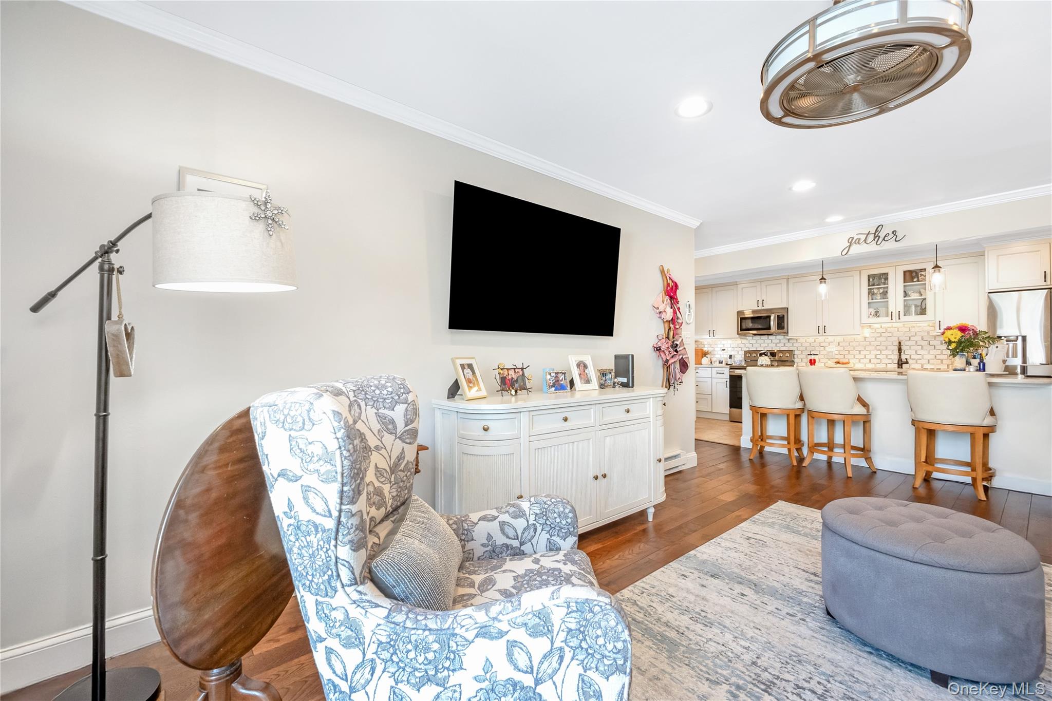 #6 photo, 203 Cabot Court, מחוז סאפוק Saint James , NY 11780