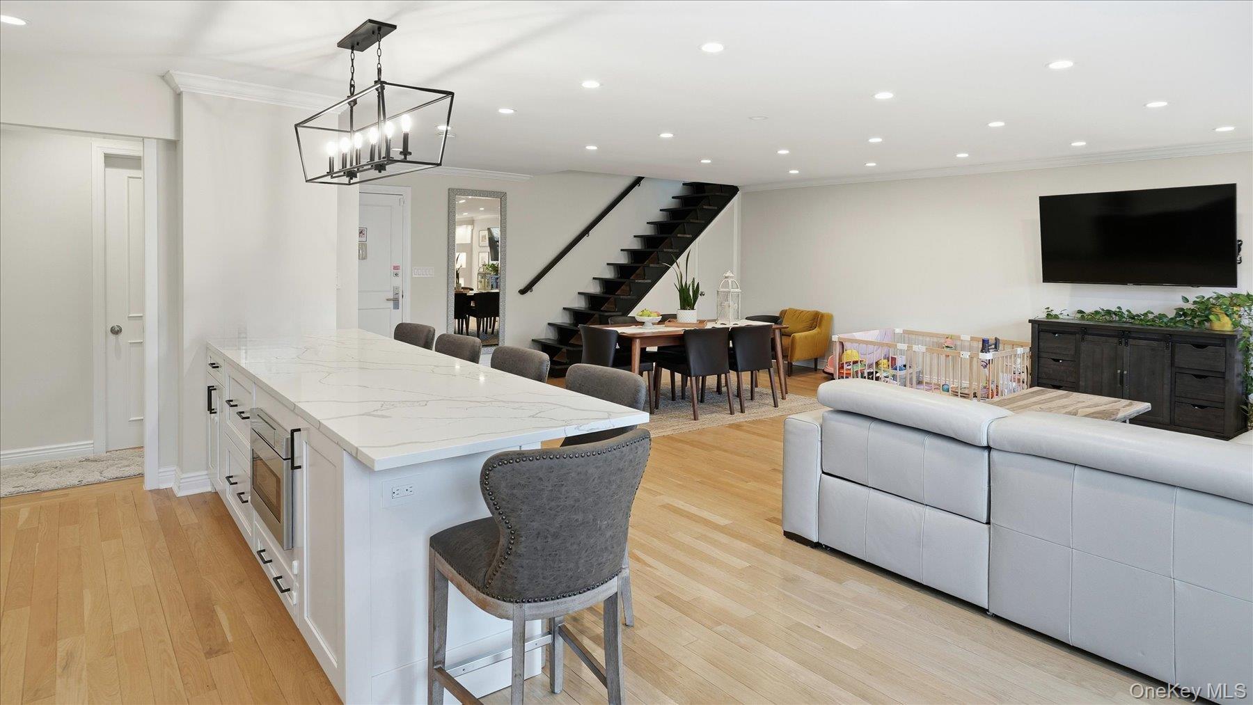 #3 photo, 22 Park Place, Great Neck , NY 11021