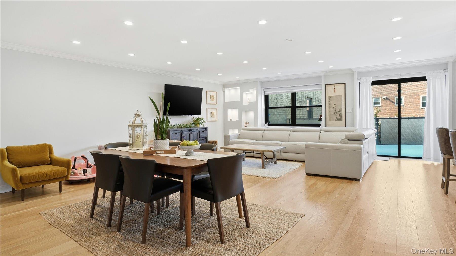 #4 photo, 22 Park Place, Great Neck , NY 11021