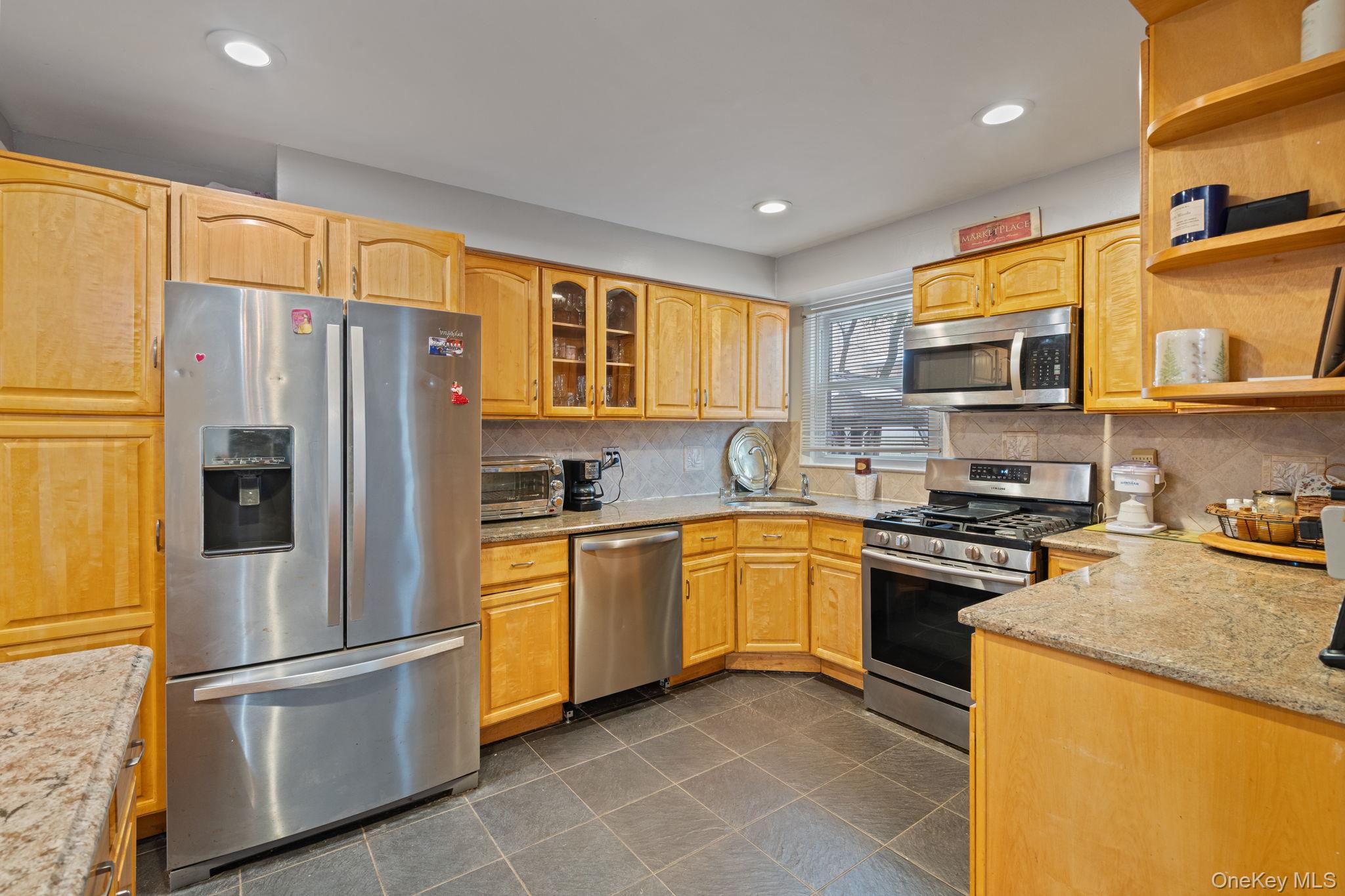 #16 photo, 947 Glenwood Road, Нассау ‖ West Hempstead , NY 11552