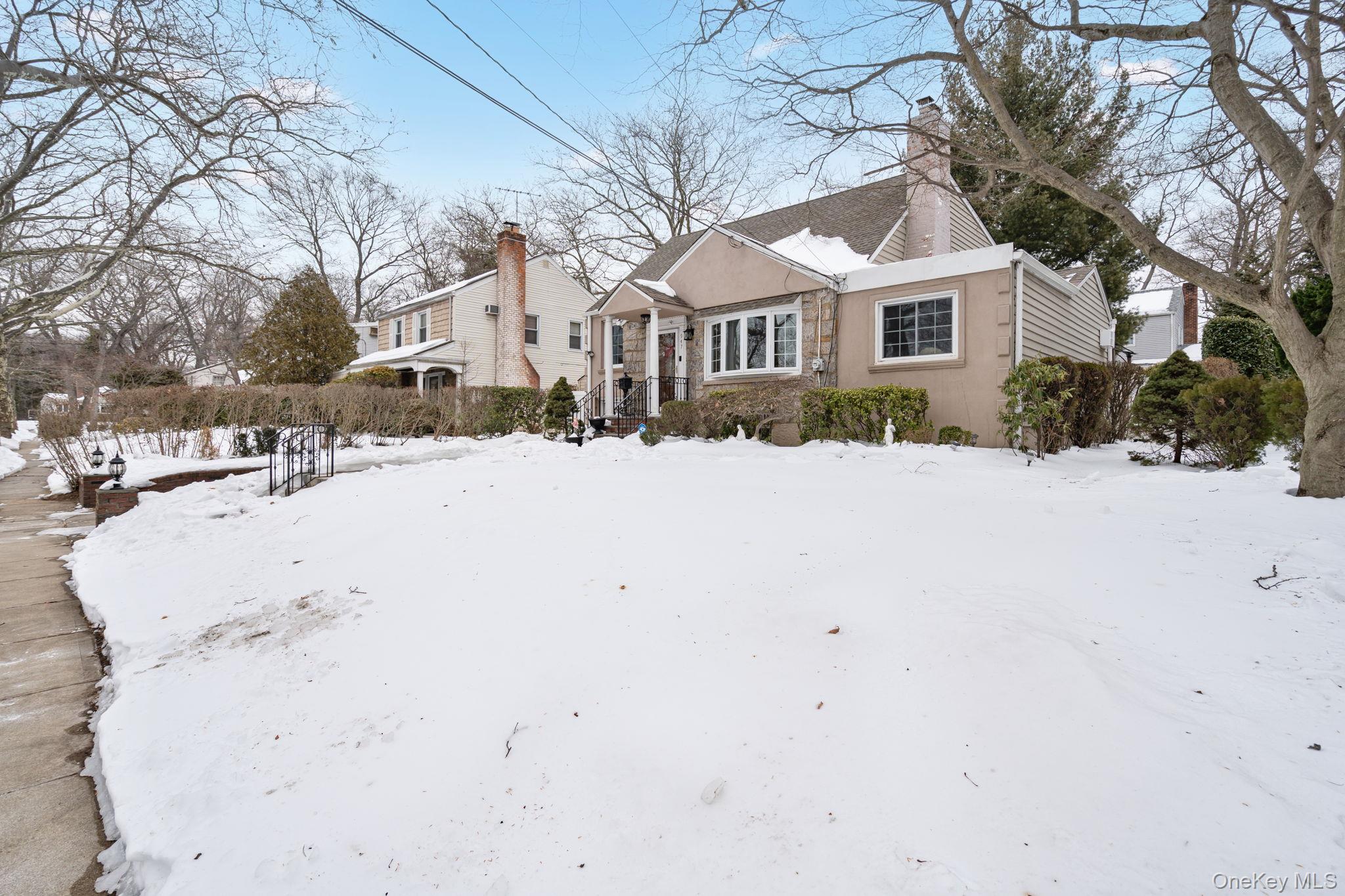 #2 photo, 947 Glenwood Road, Нассау ‖ West Hempstead , NY 11552