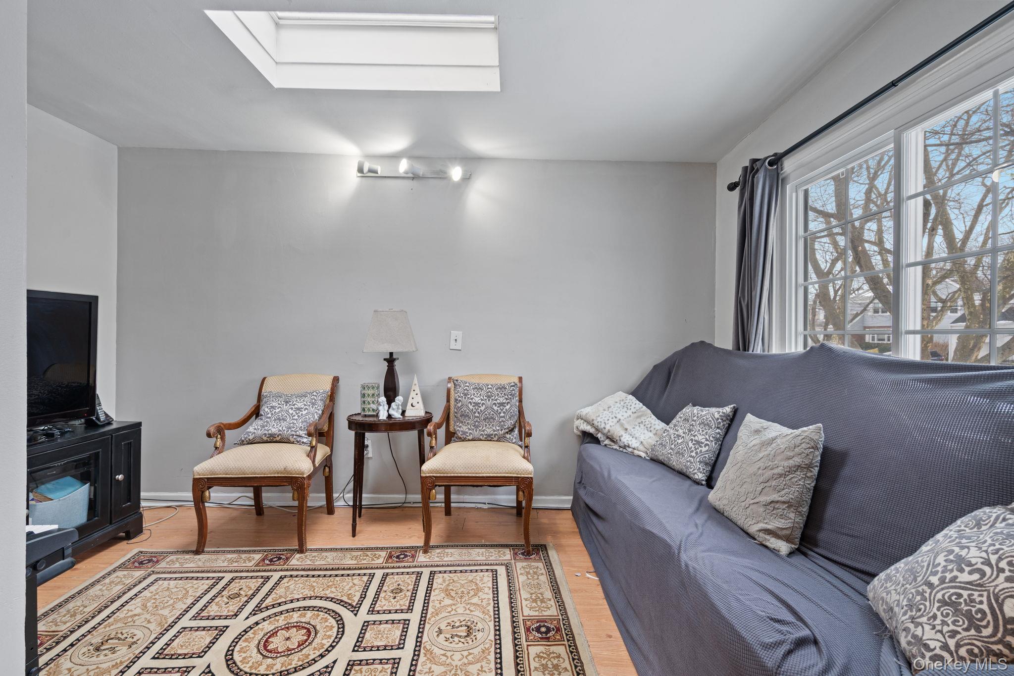 #9 photo, 947 Glenwood Road, Нассау ‖ West Hempstead , NY 11552