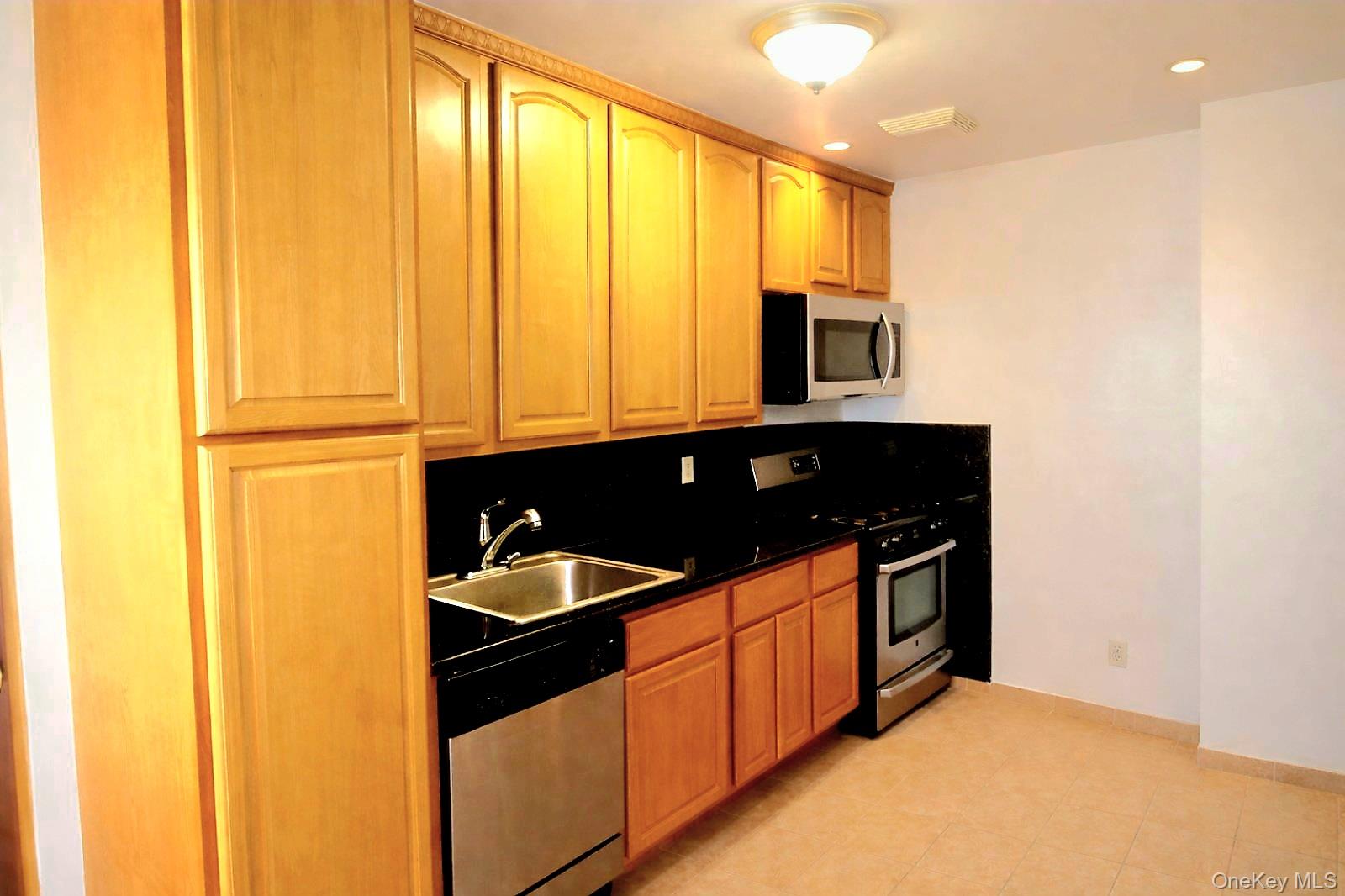 #4 photo, 11403 111th Avenue, Richmond Hill , NY 11420