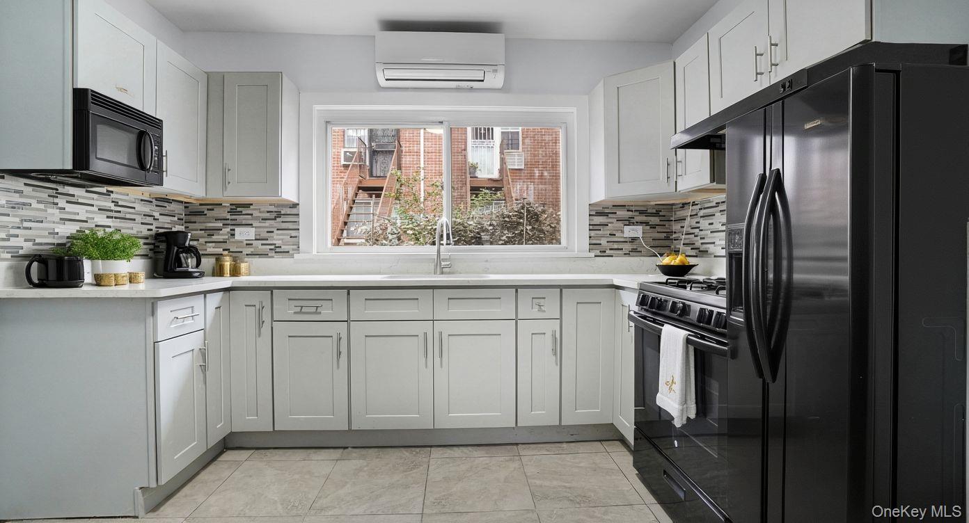 #3 photo, 2738 Miles Avenue, Бронкс ‖ Bronx , NY 10465