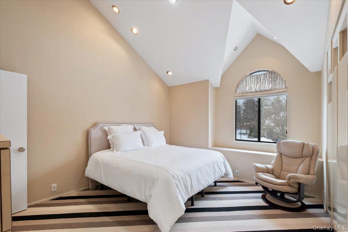 #15 photo, 2 Brookridge Road, New Rochelle , NY 10804