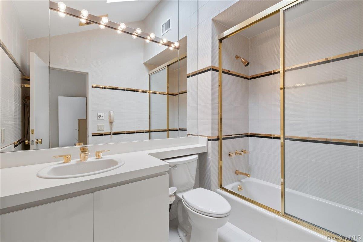 #17 photo, 2 Brookridge Road, New Rochelle , NY 10804