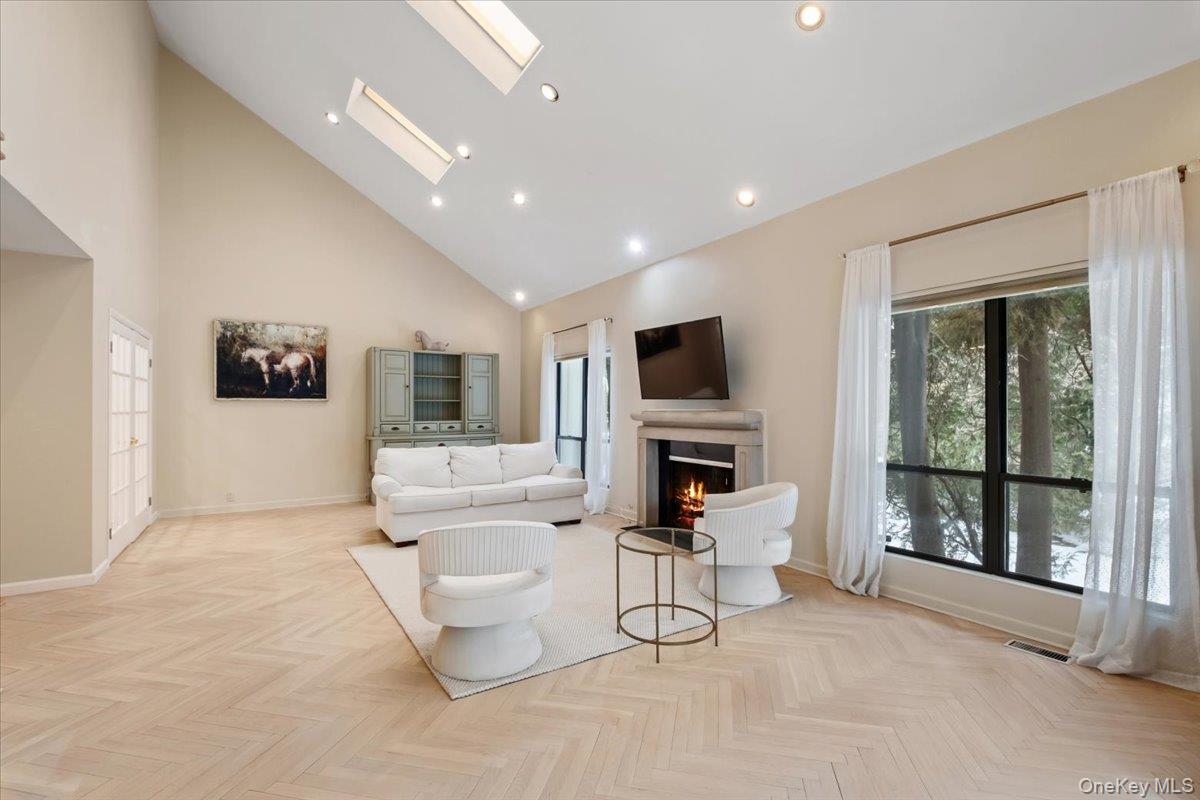 #7 photo, 2 Brookridge Road, New Rochelle , NY 10804