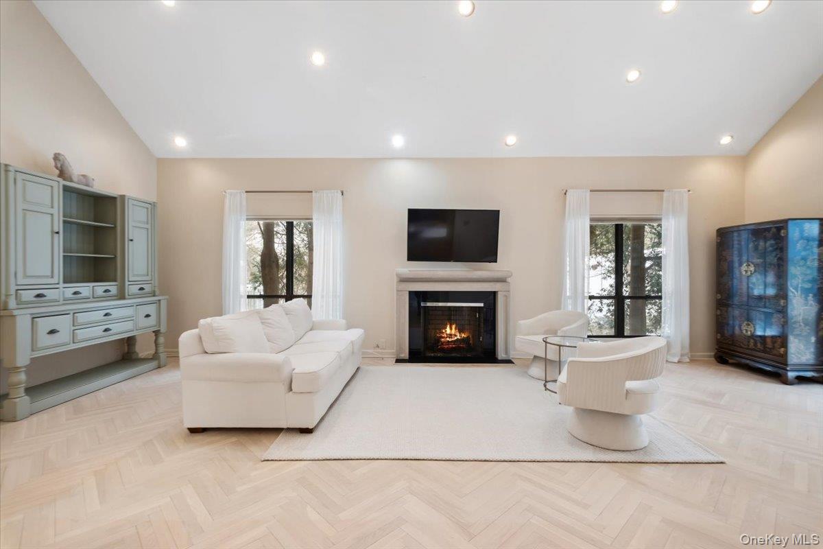 #8 photo, 2 Brookridge Road, New Rochelle , NY 10804