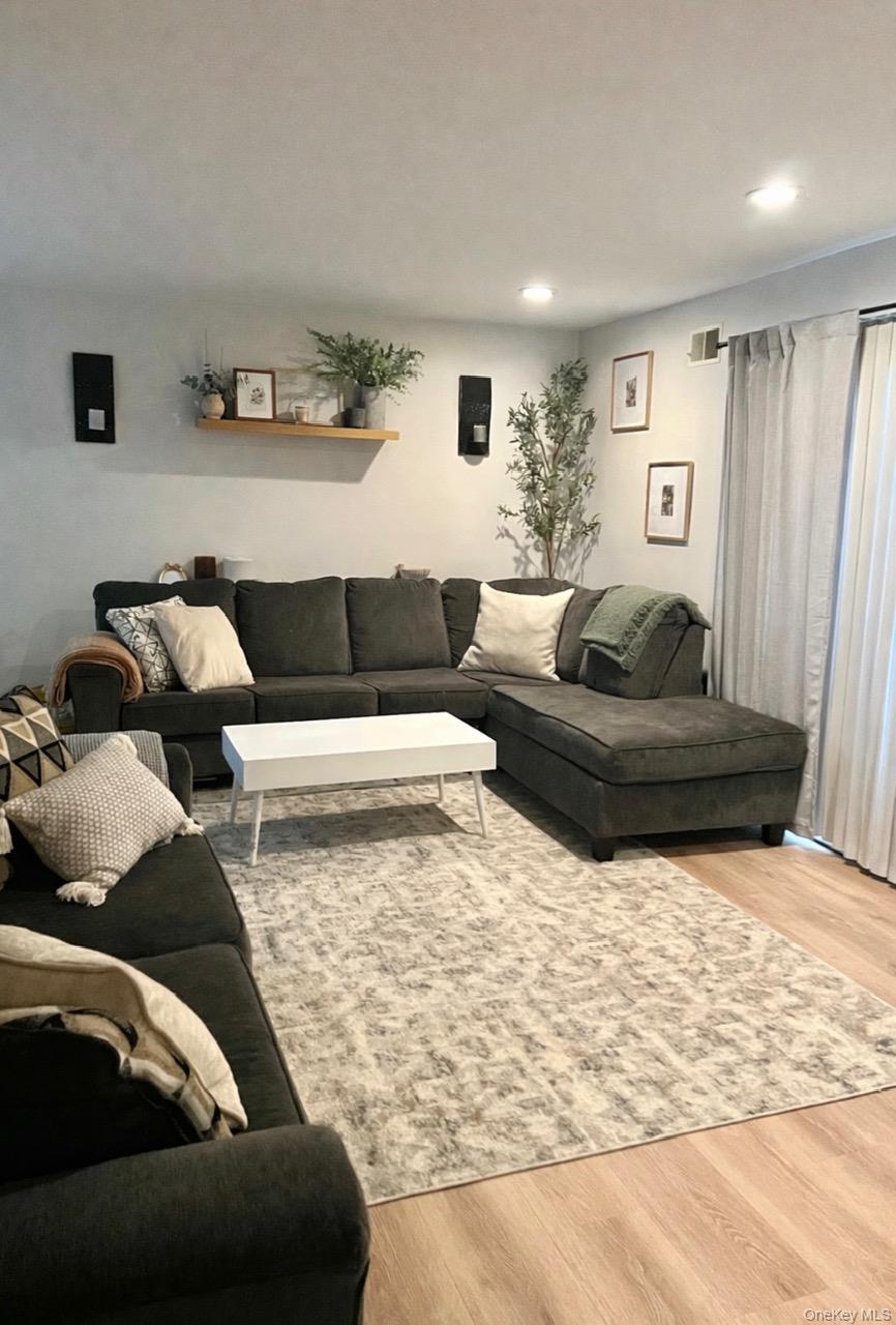 #8 photo, 69 New Holland Village, Nanuet , NY 10954