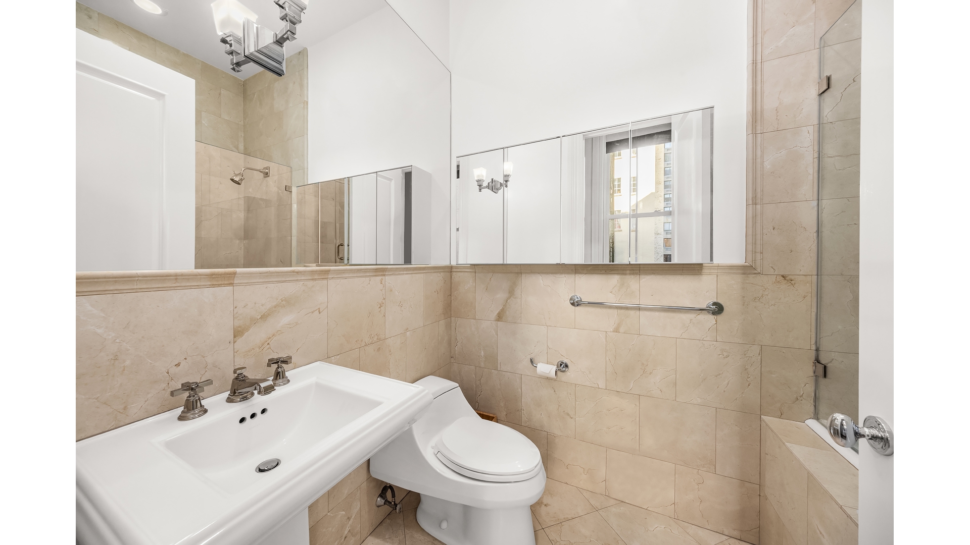 #18 photo, 18 E 62ND Street, Lenox Hill , NY 10065