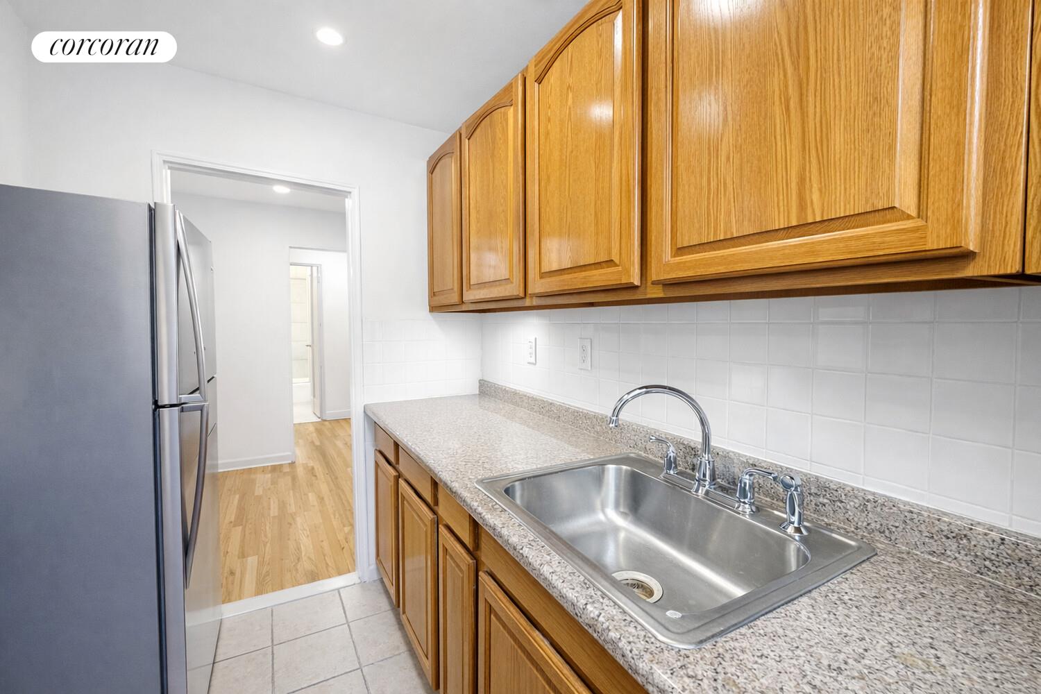 #2 photo, 70-25 PARK Drive E, 皇后区 秋园 Kew Gardens Hills , NY 11367