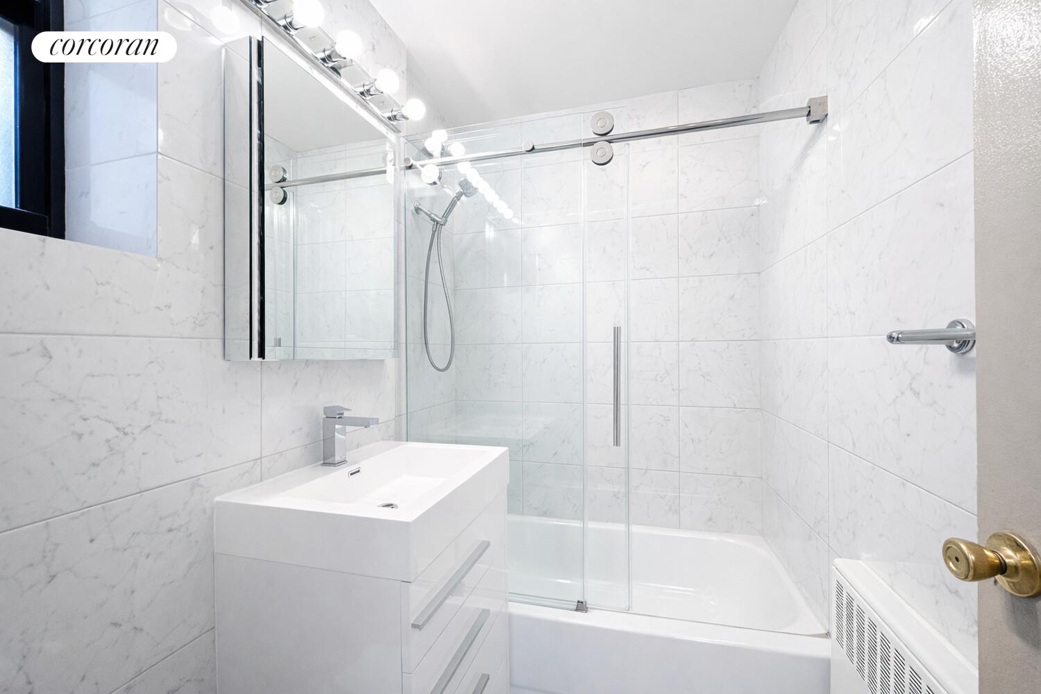 #4 photo, 70-25 PARK Drive E, 皇后区 秋园 Kew Gardens Hills , NY 11367