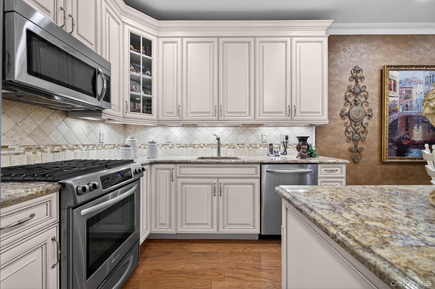 #12 photo, 366 Roosevelt Way, Нассау ‖ Westbury , NY 11590