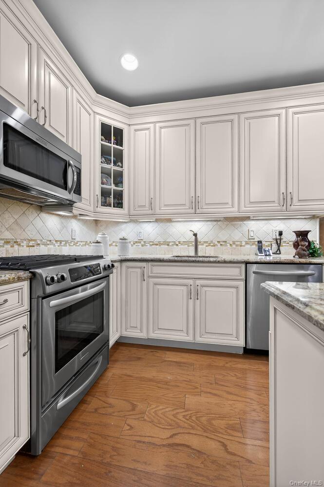 #13 photo, 366 Roosevelt Way, Нассау ‖ Westbury , NY 11590