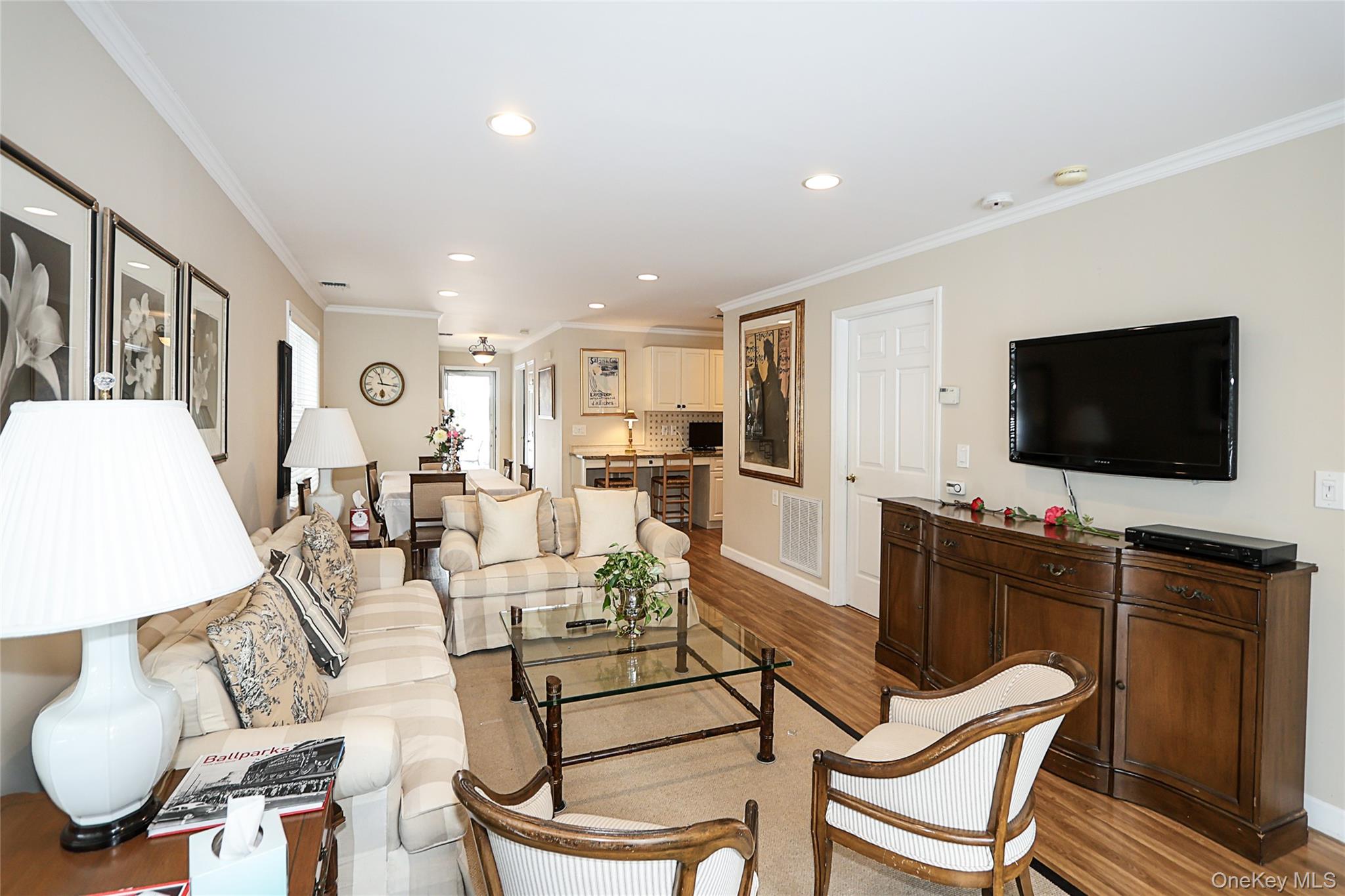 #16 photo, 833 Madeira Boulevard, מחוז סאפוק Melville , NY 11747