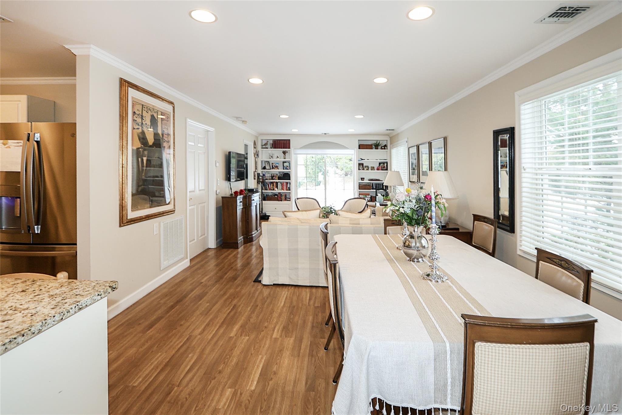 #8 photo, 833 Madeira Boulevard, מחוז סאפוק Melville , NY 11747