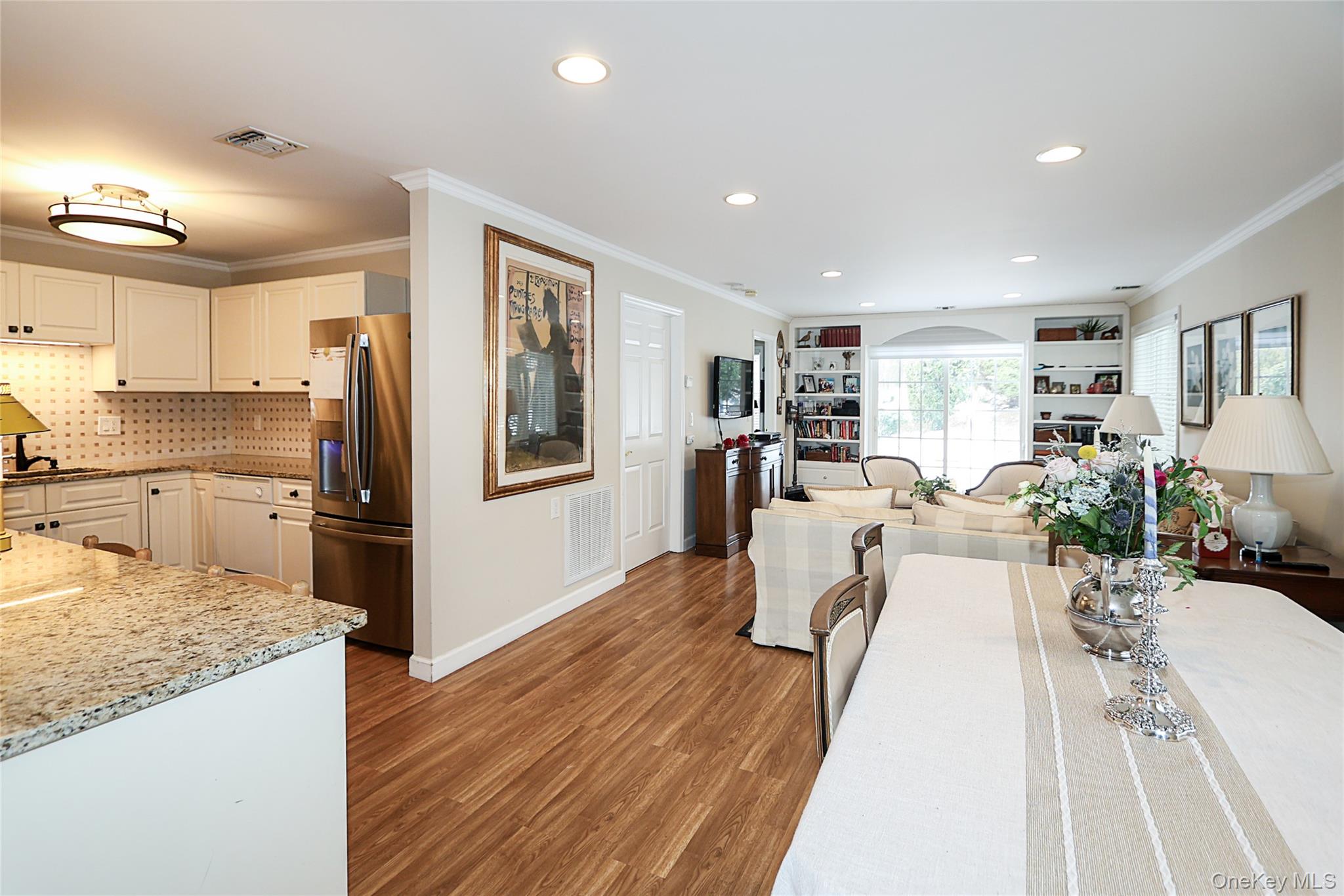 #9 photo, 833 Madeira Boulevard, מחוז סאפוק Melville , NY 11747