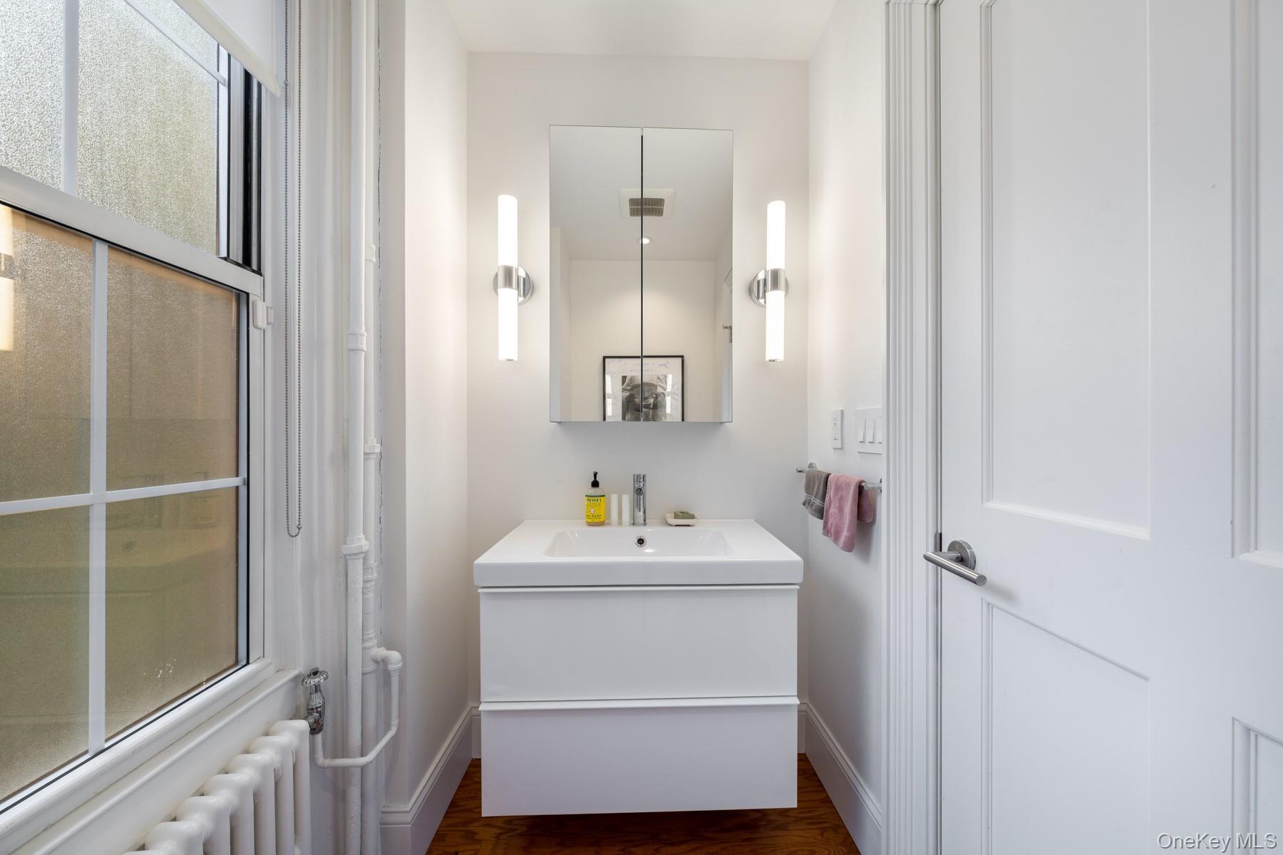 #11 photo, 17 East 128th Street, New York (Manhattan) , NY 10035