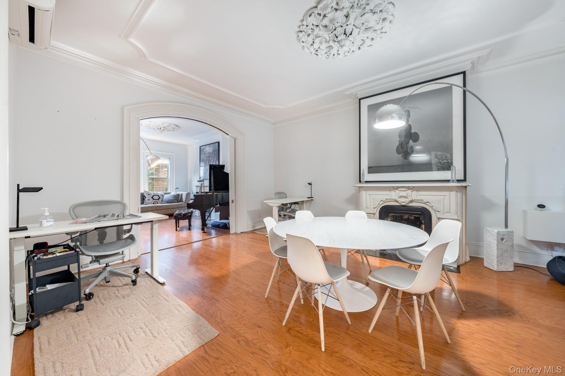 #7 photo, 17 East 128th Street, New York (Manhattan) , NY 10035