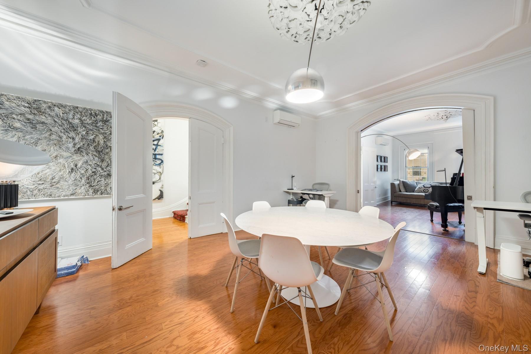 #8 photo, 17 East 128th Street, New York (Manhattan) , NY 10035