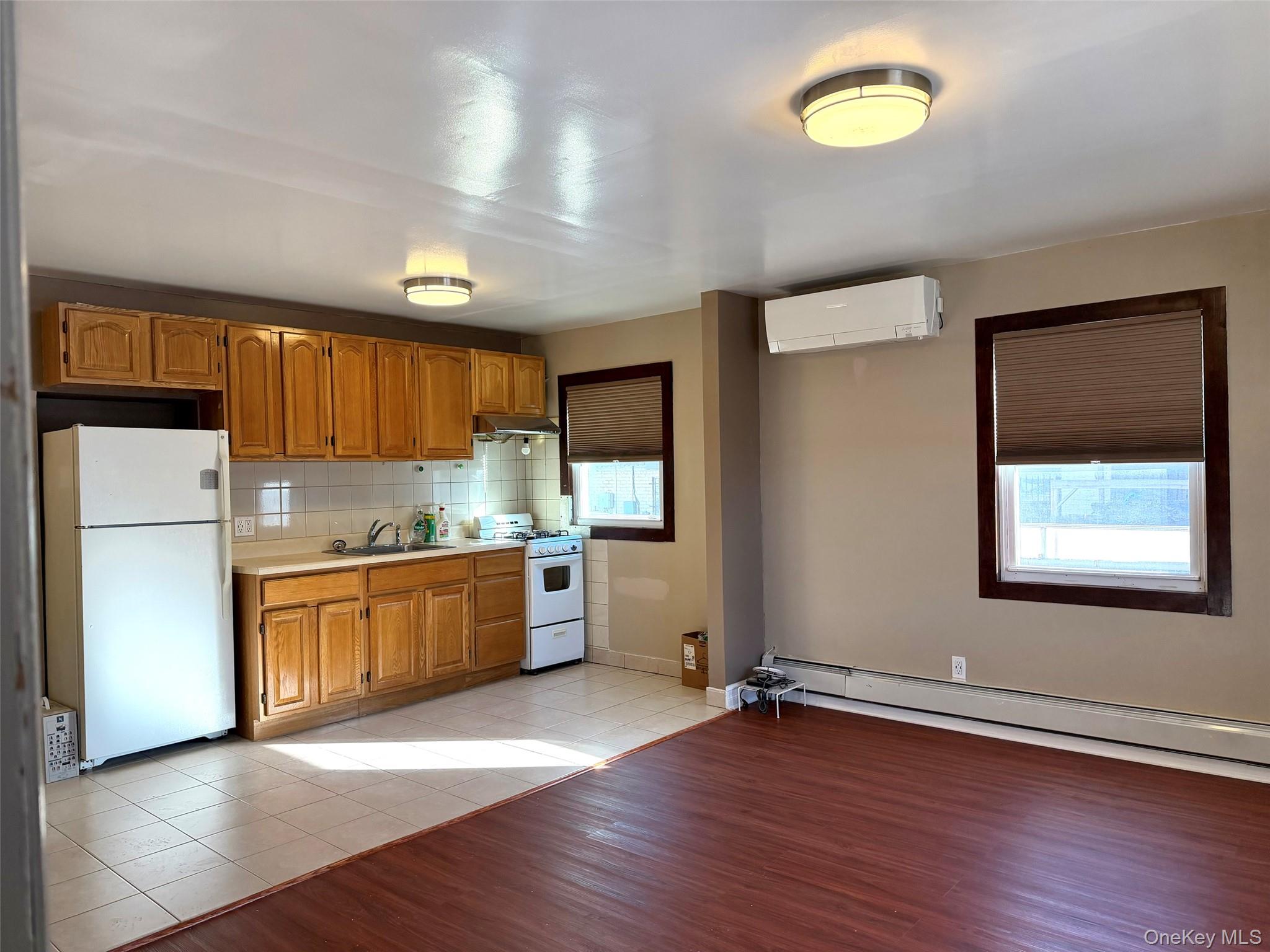 #2 photo, 42-47 194TH Street, फ्लशिंग Flushing , NY 11358